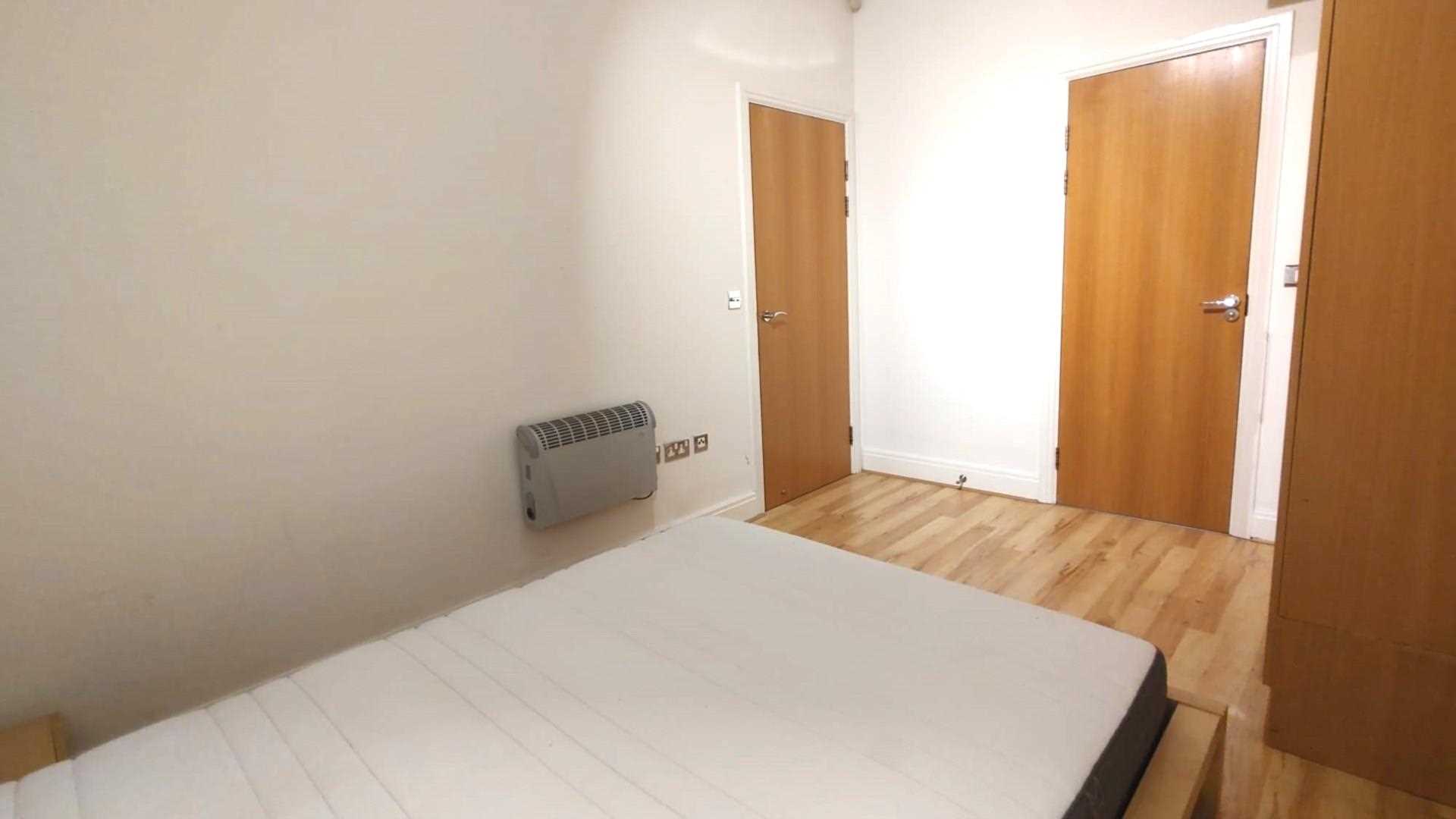 London NW3 3NW 2 bed flat rental property internal/external image-4