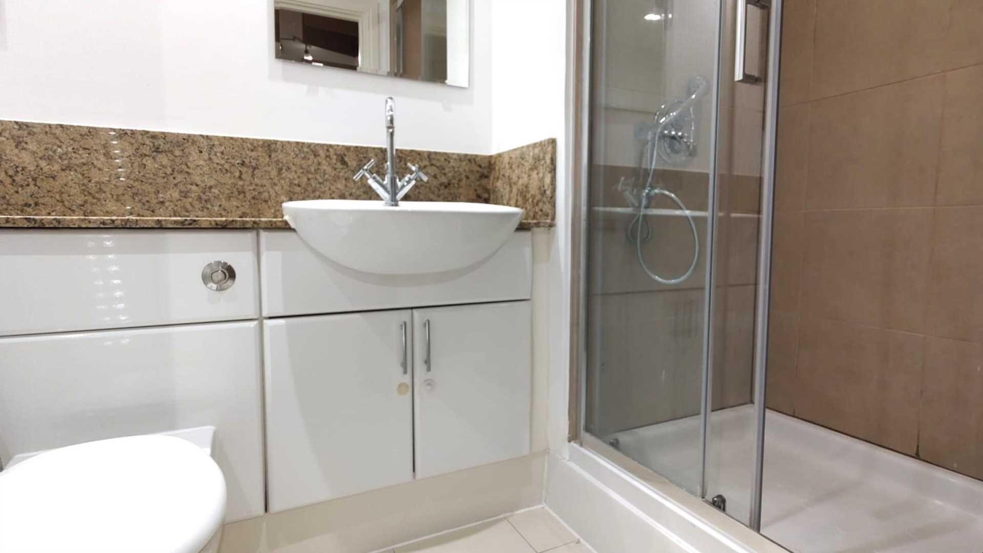 London NW3 3NW 2 bed flat rental property internal/external image-8