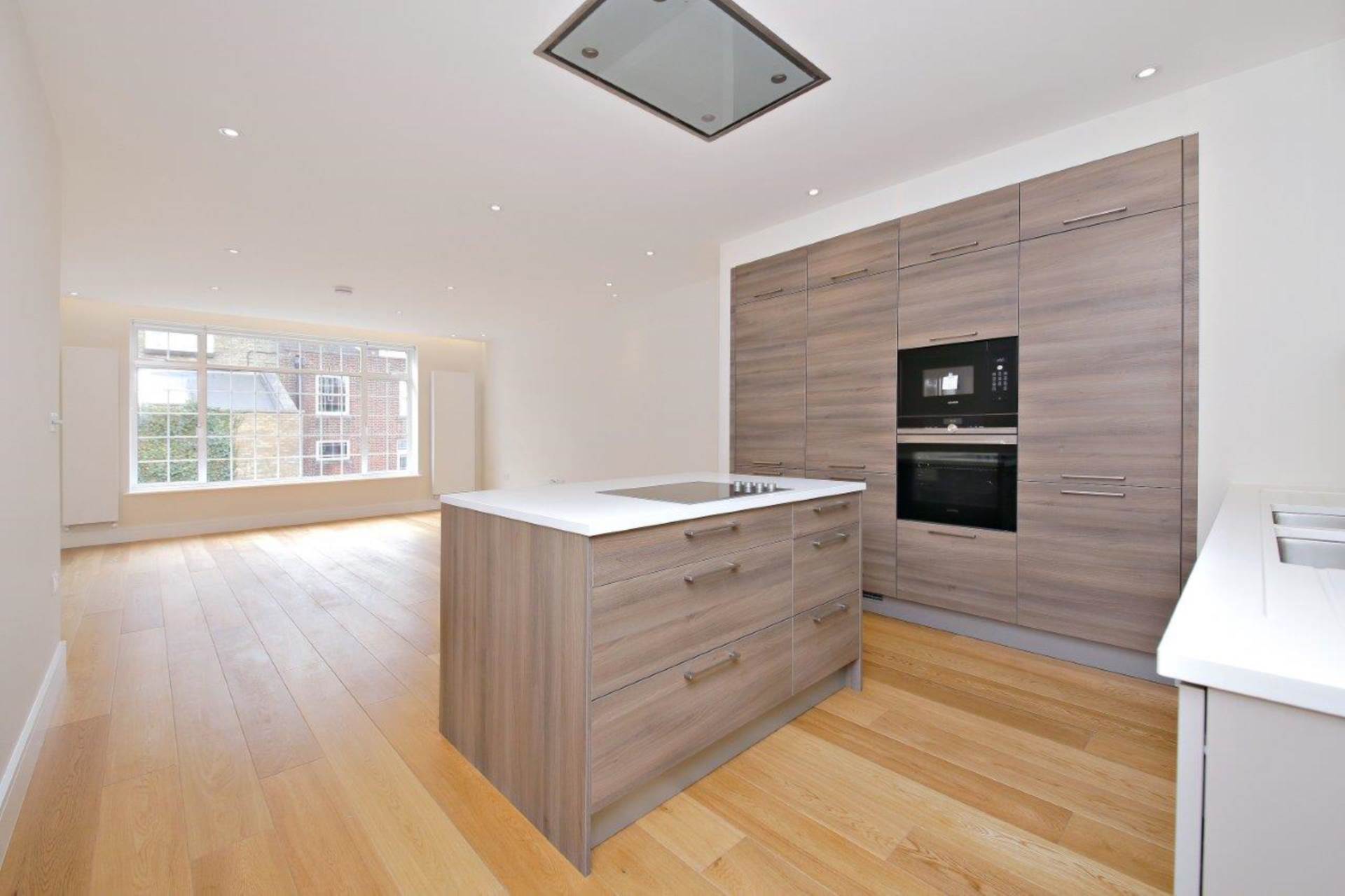 London NW11 8BL 2 bed flat rental property internal/external image-1