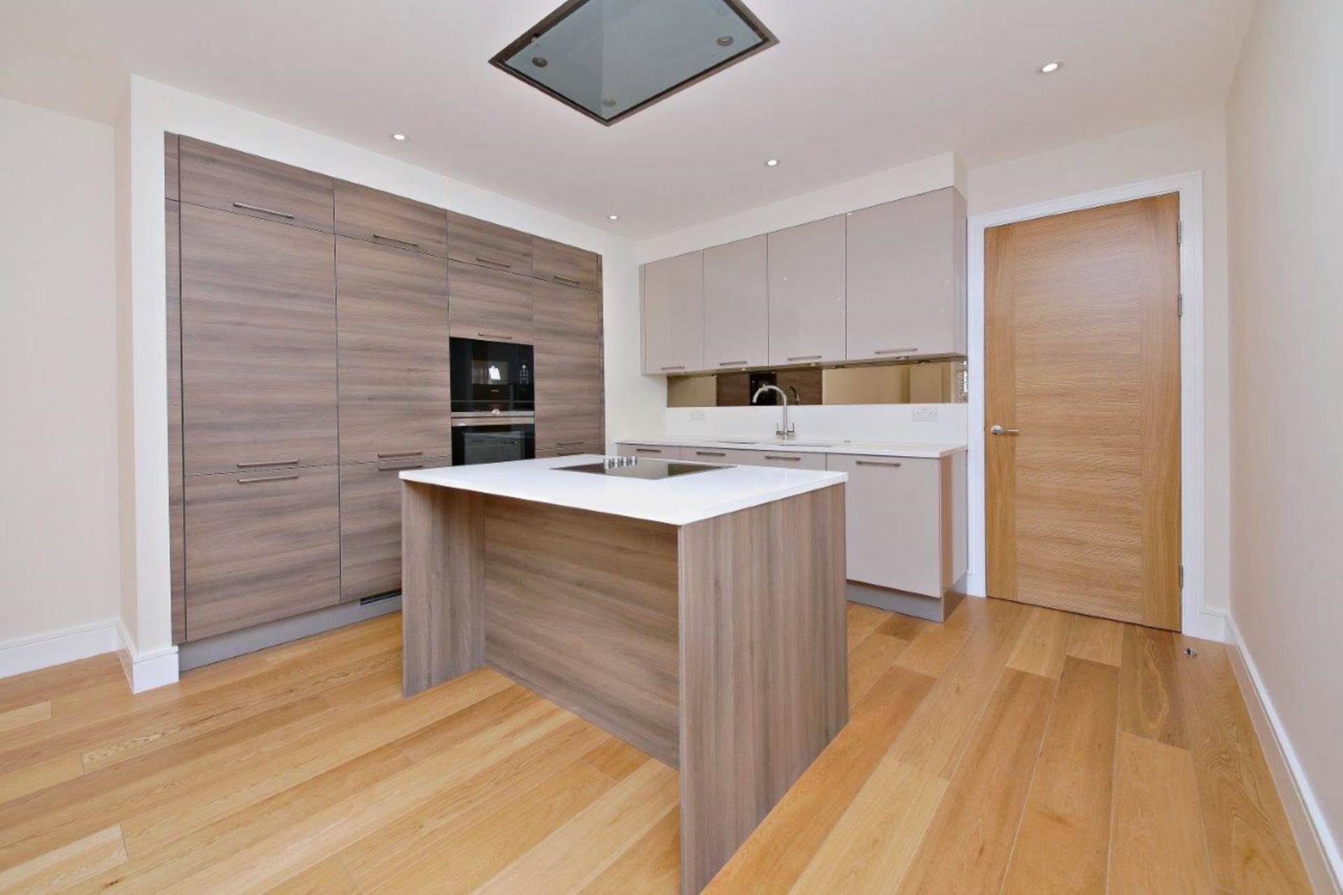 London NW11 8BL 2 bed flat rental property internal/external image-2