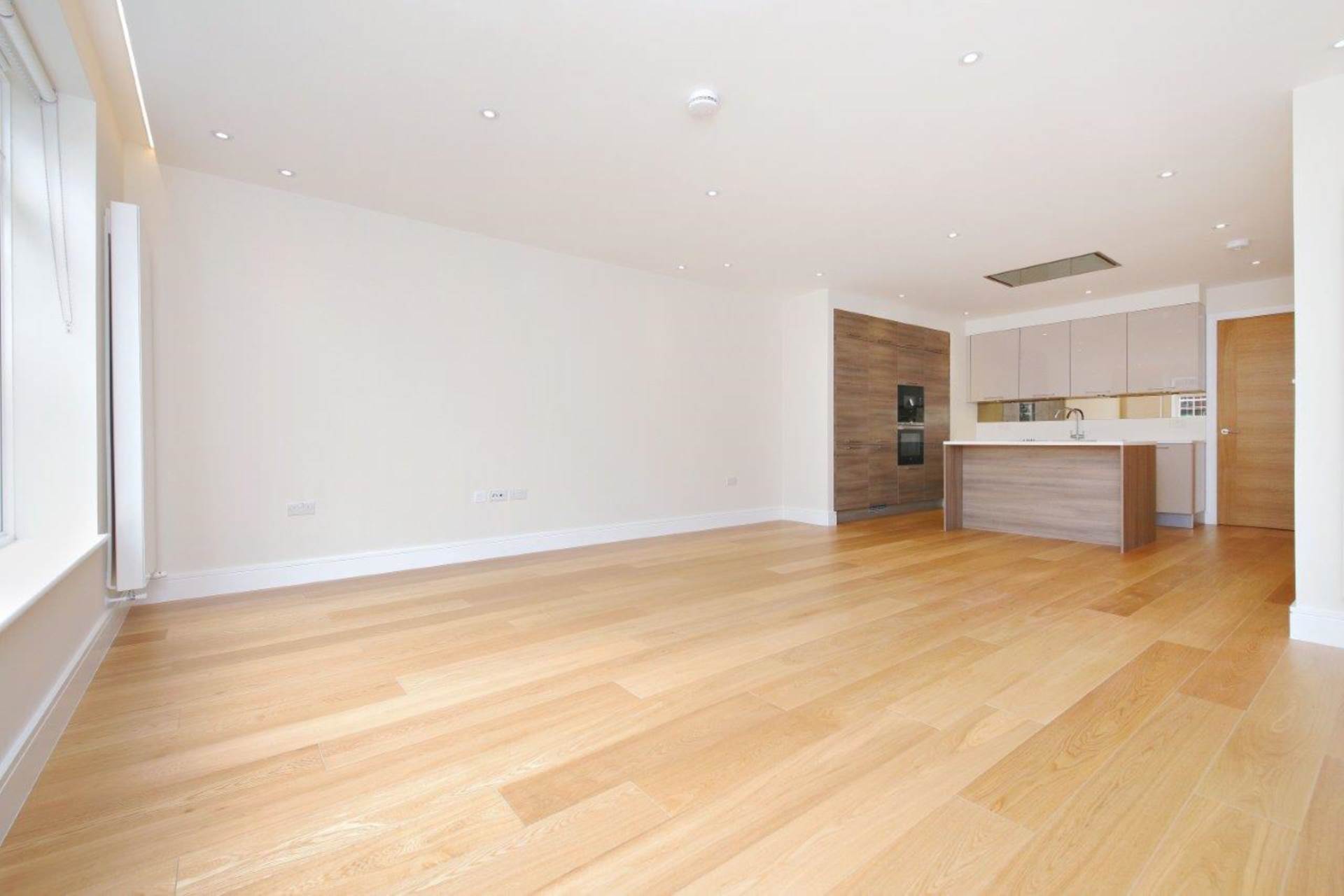 London NW11 8BL 2 bed flat rental property internal/external image-3