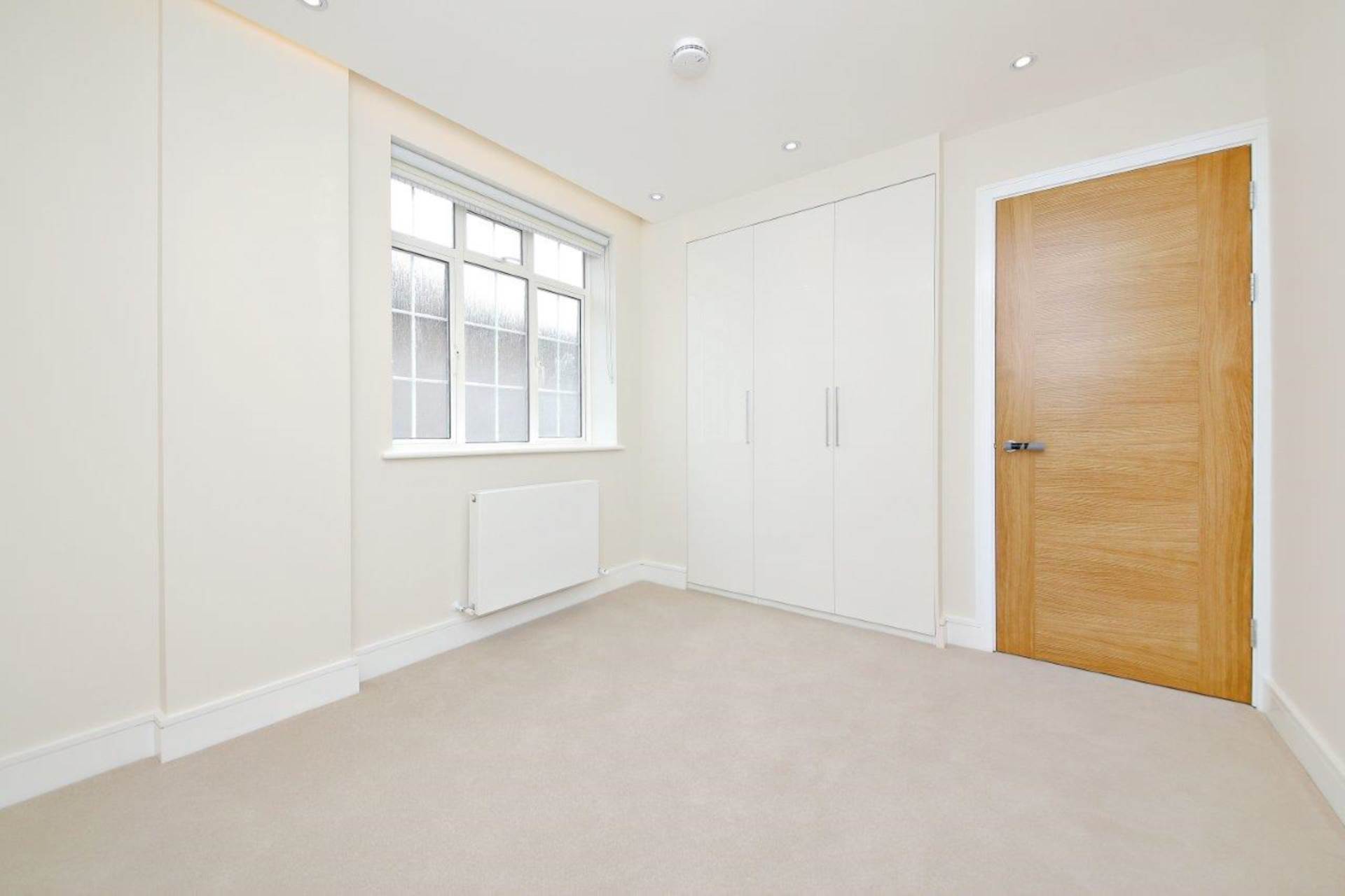London NW11 8BL 2 bed flat rental property internal/external image-5