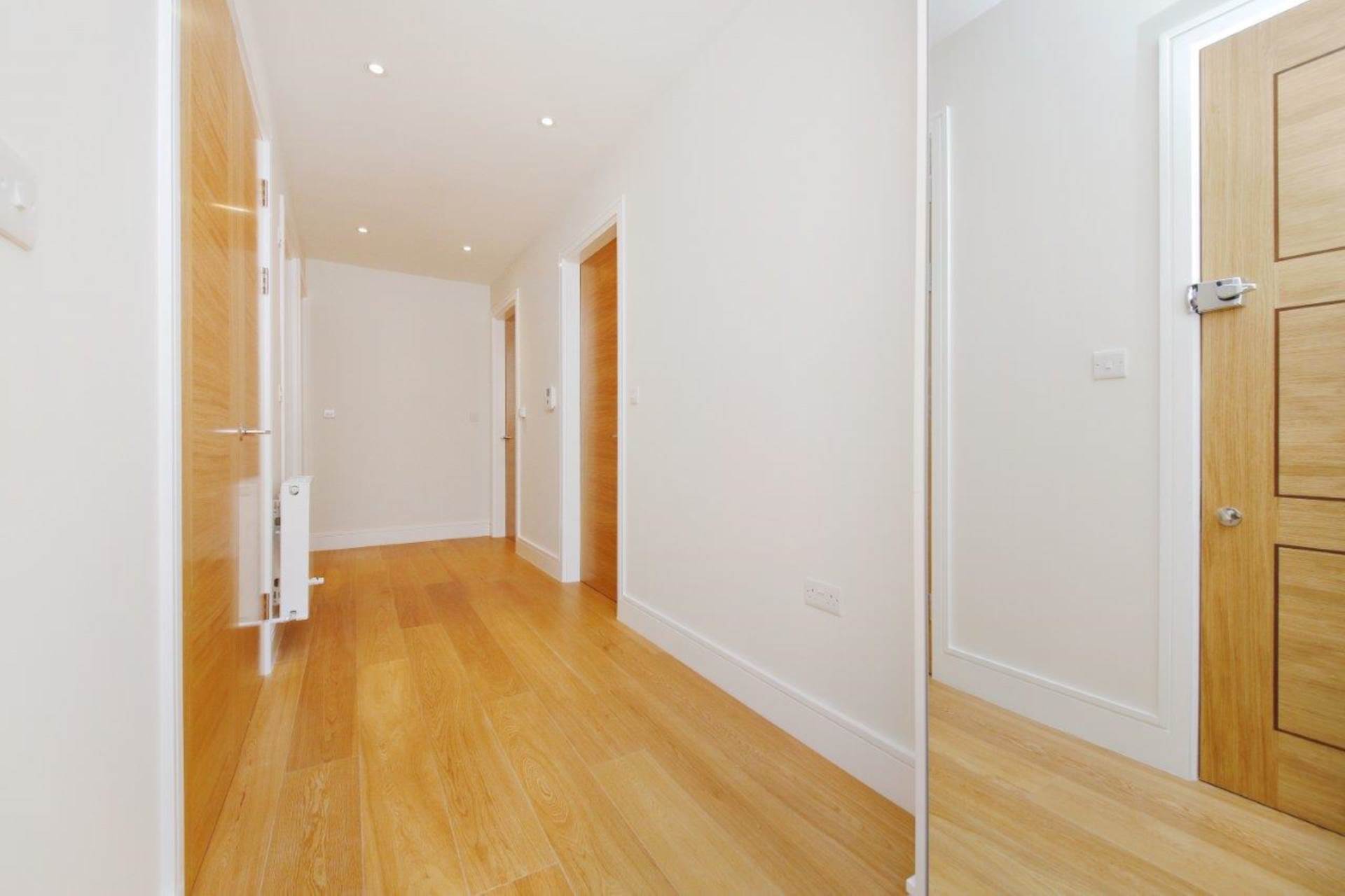 London NW11 8BL 2 bed flat rental property internal/external image-8
