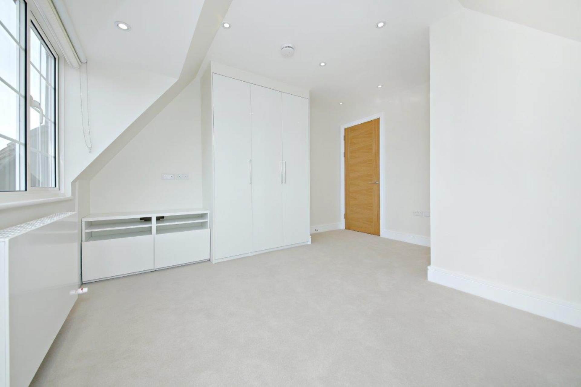 London NW11 8BL 3 bed flat rental property internal/external image-10