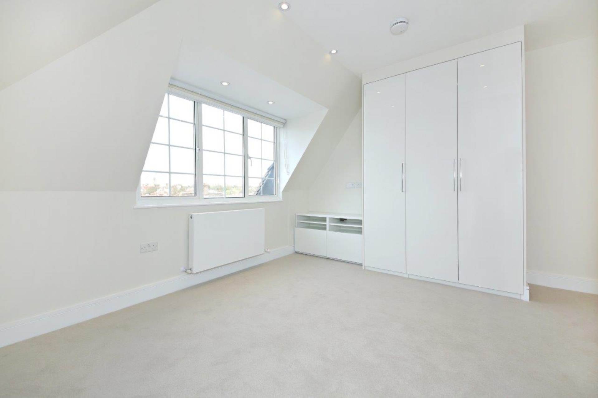London NW11 8BL 3 bed flat rental property internal/external image-11