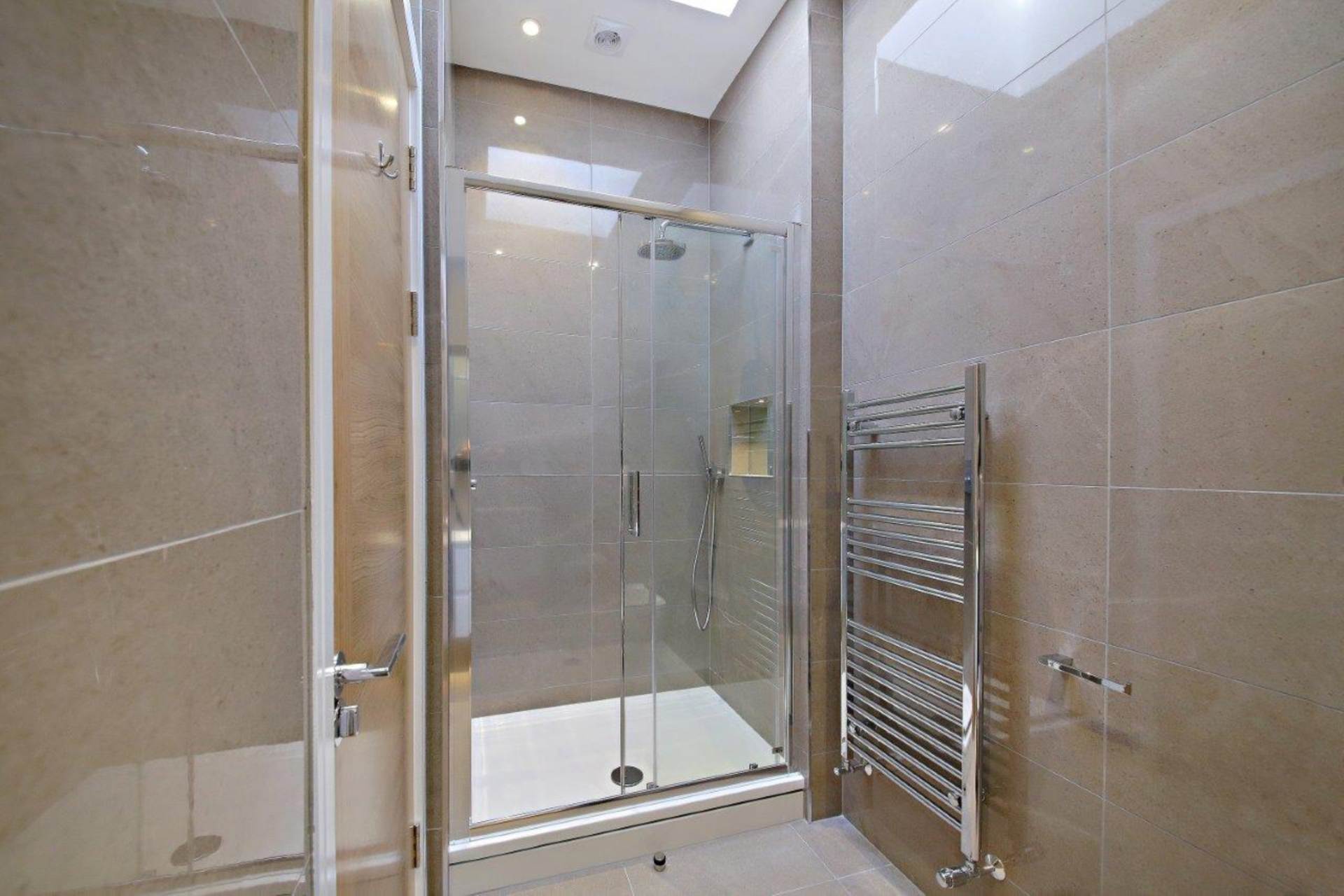 London NW11 8BL 3 bed flat rental property internal/external image-13