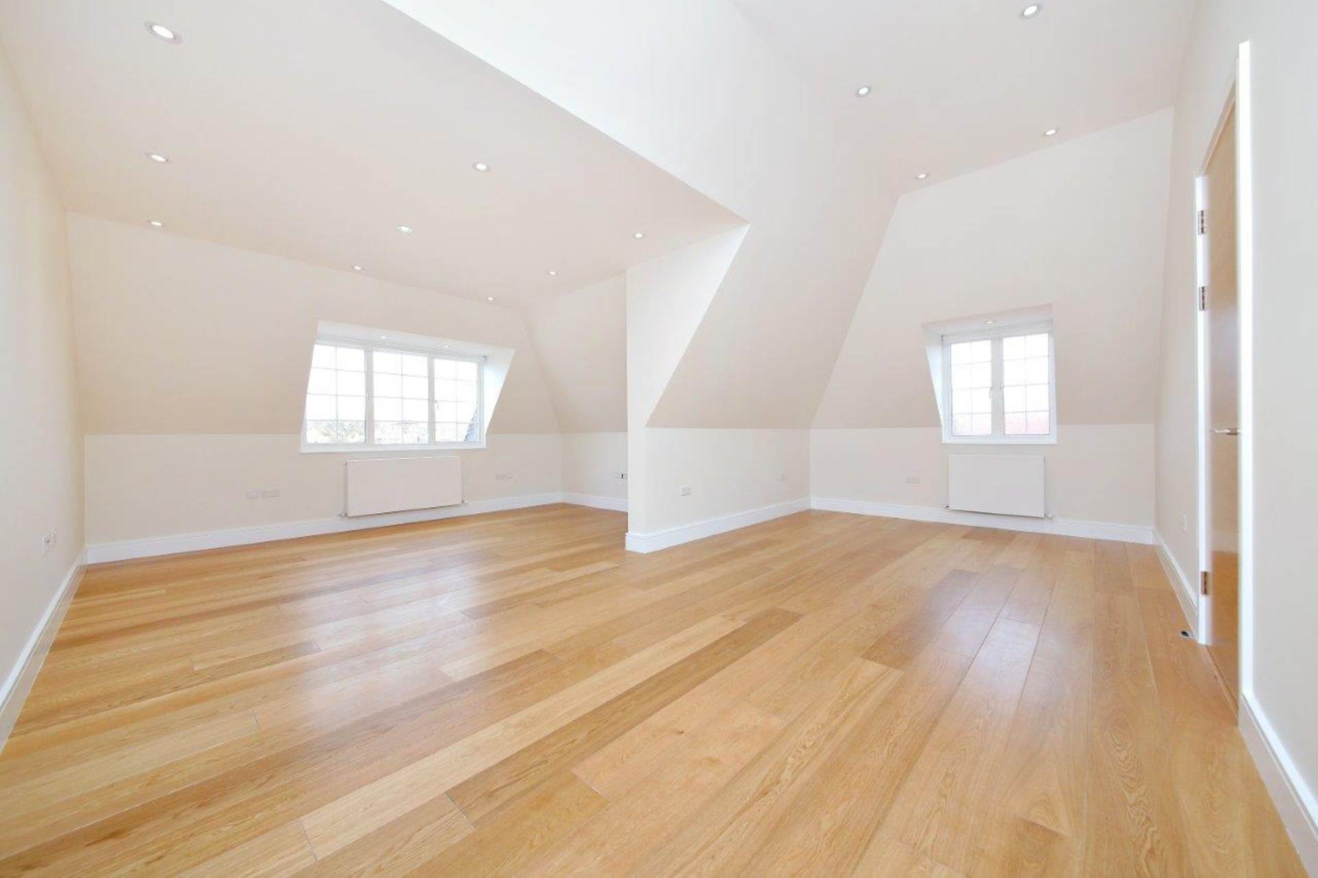 London NW11 8BL 3 bed flat rental property internal/external image-2