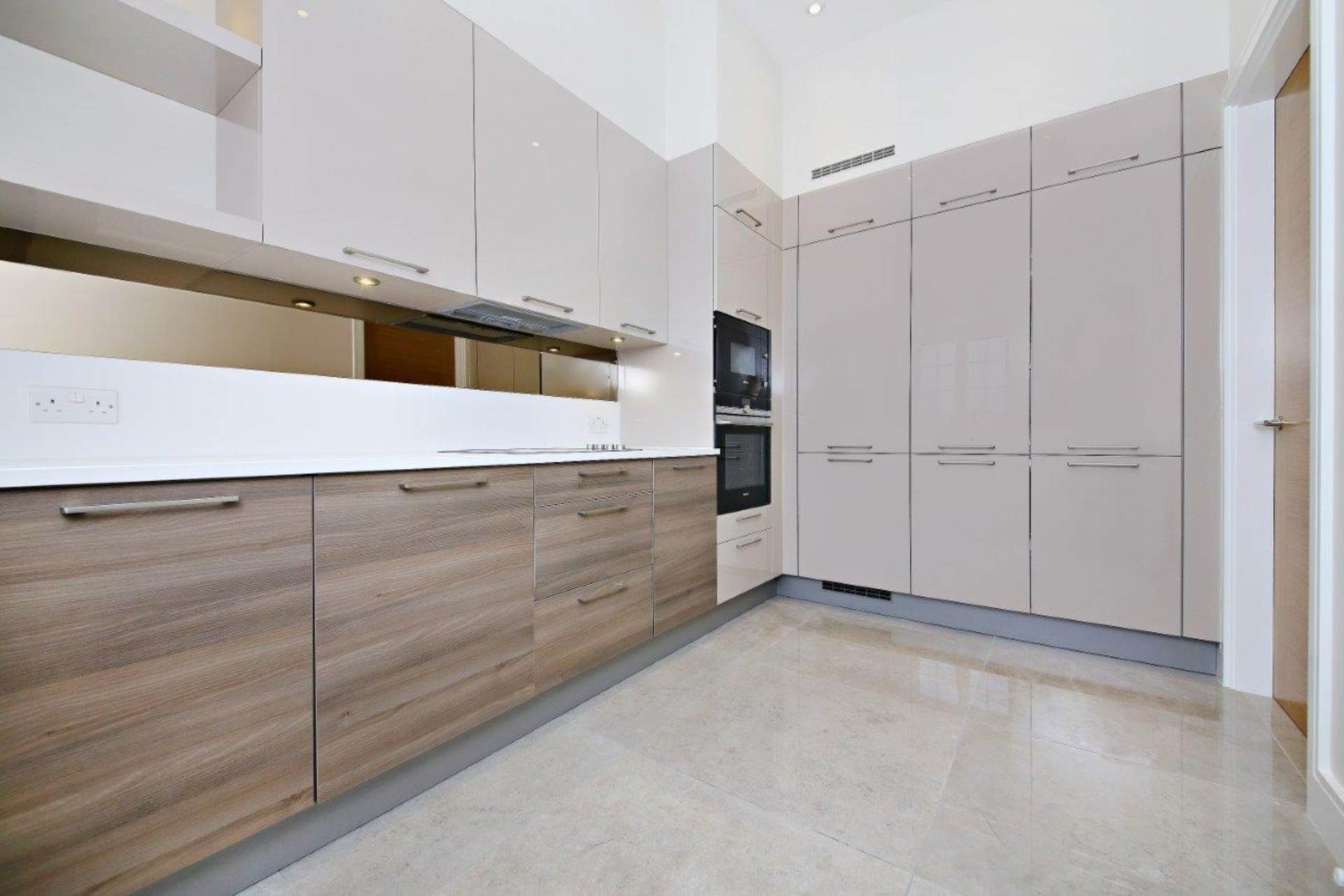 London NW11 8BL 3 bed flat rental property internal/external image-4