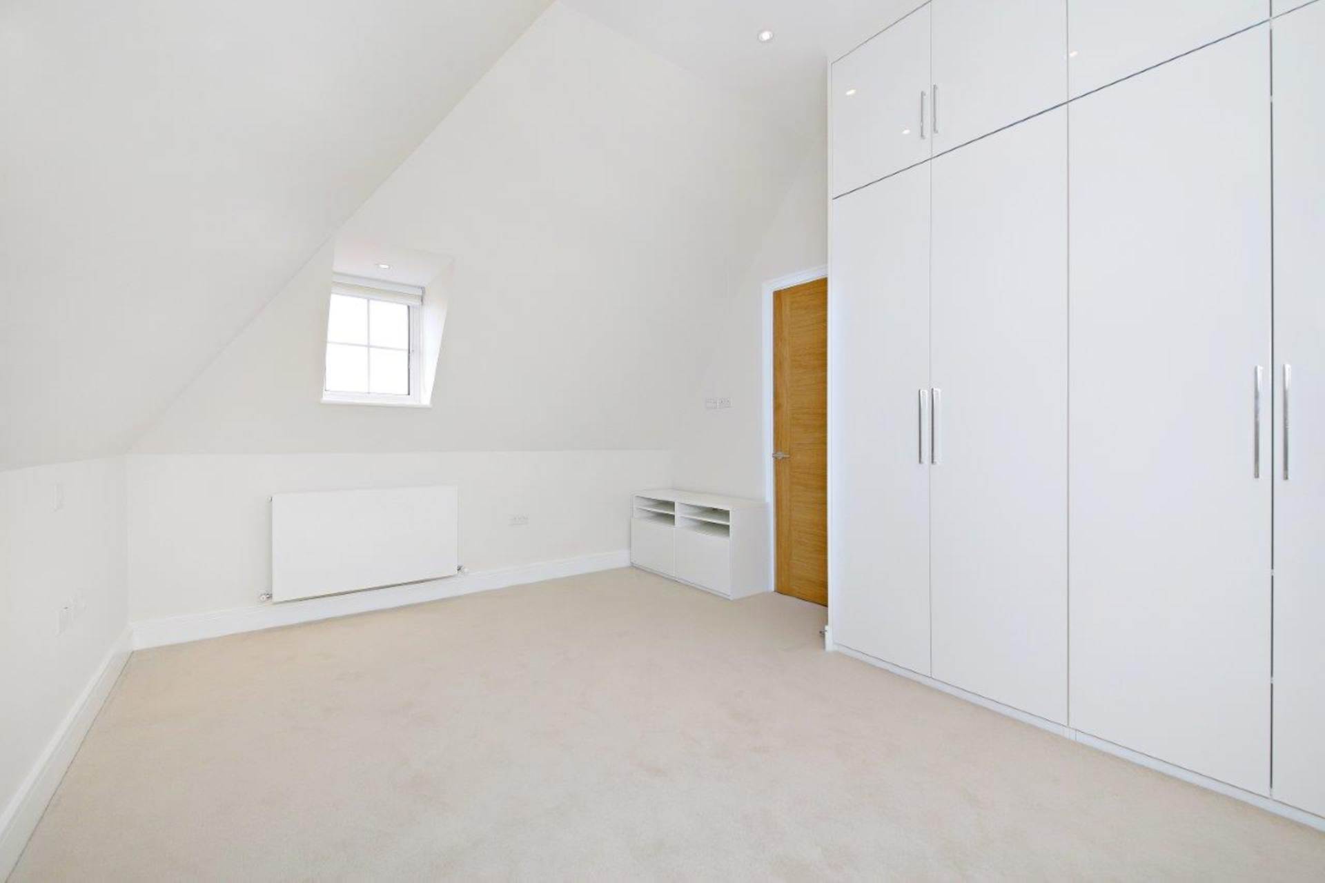 London NW11 8BL 3 bed flat rental property internal/external image-6