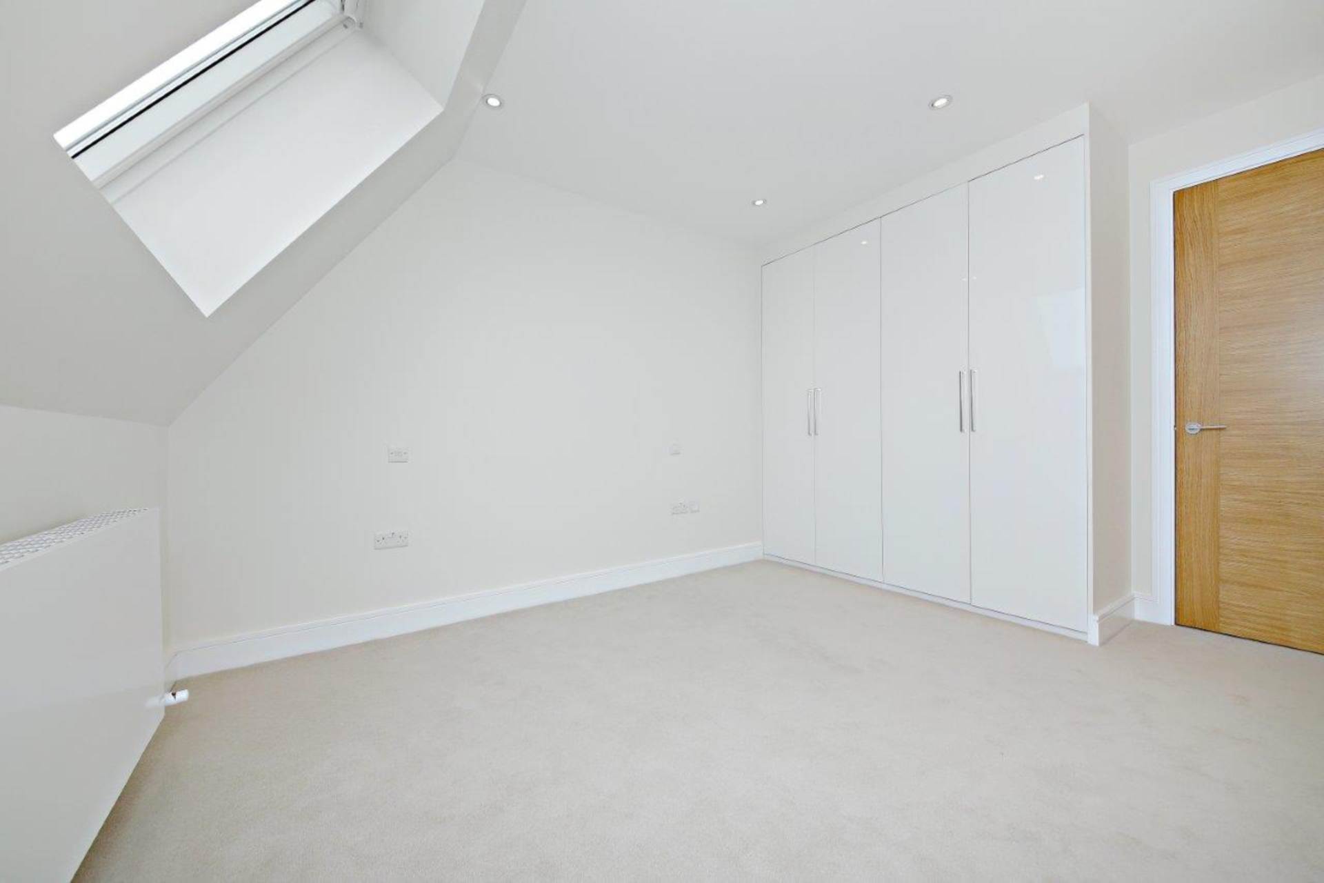 London NW11 8BL 3 bed flat rental property internal/external image-7