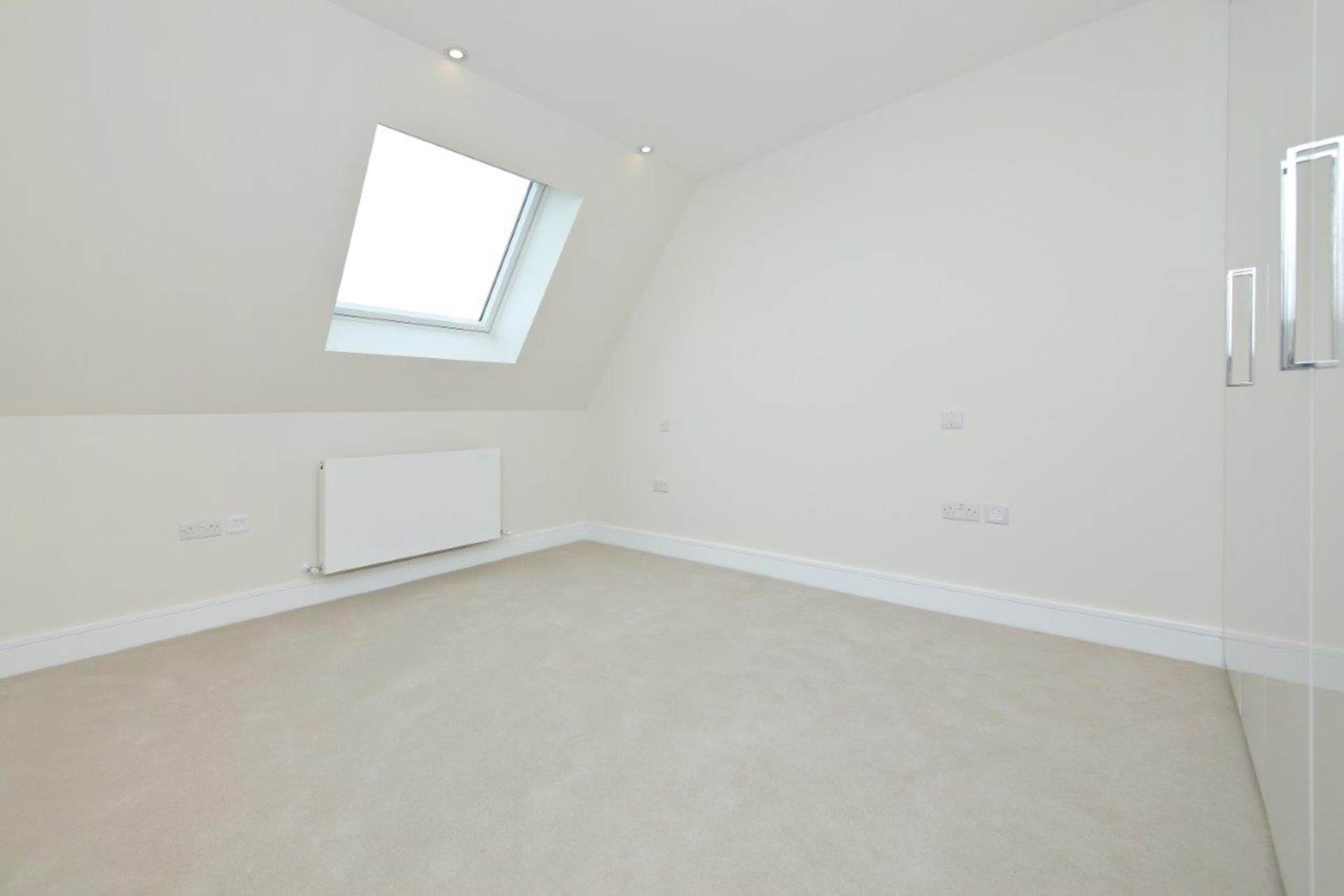 London NW11 8BL 3 bed flat rental property internal/external image-8