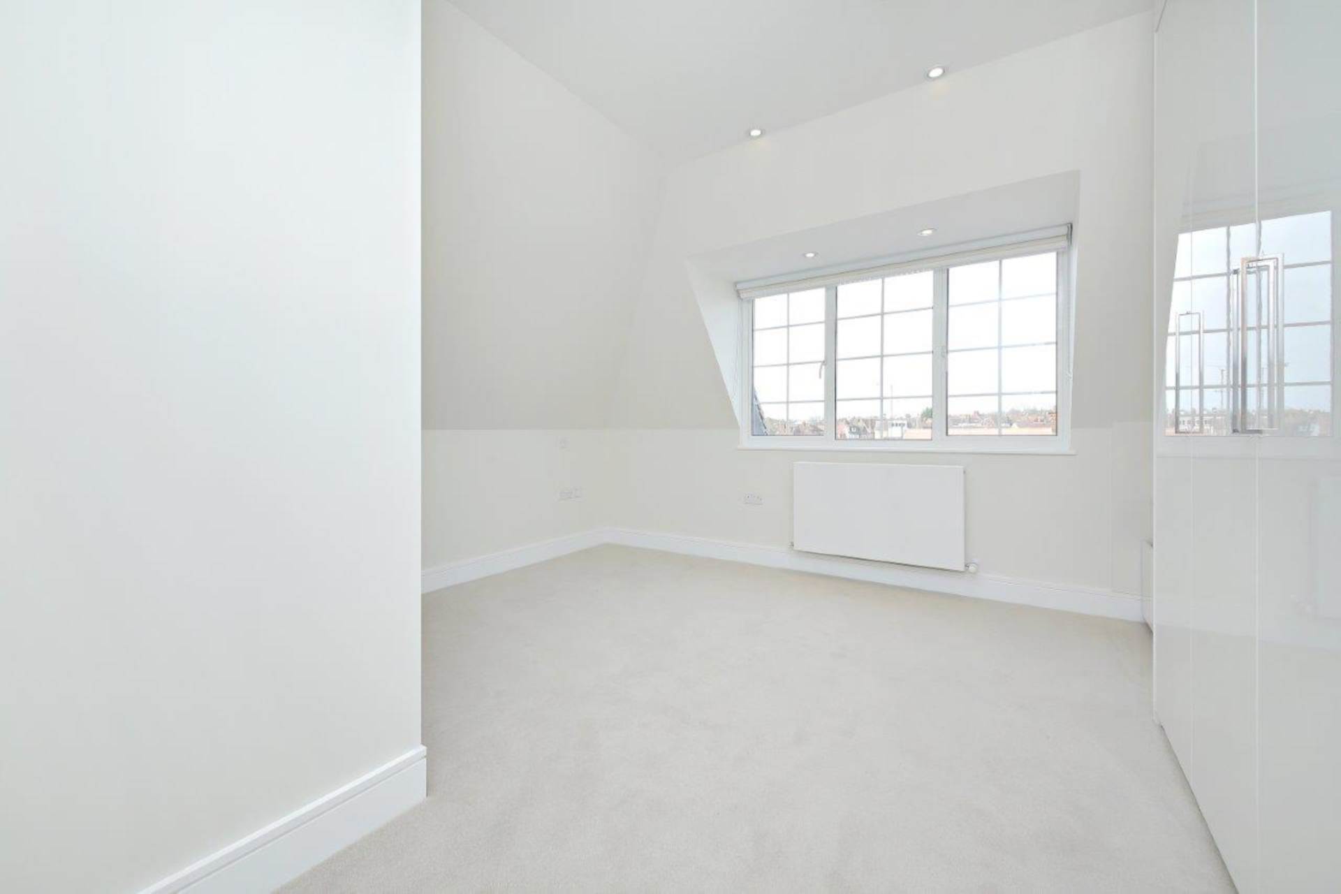 London NW11 8BL 3 bed flat rental property internal/external image-9