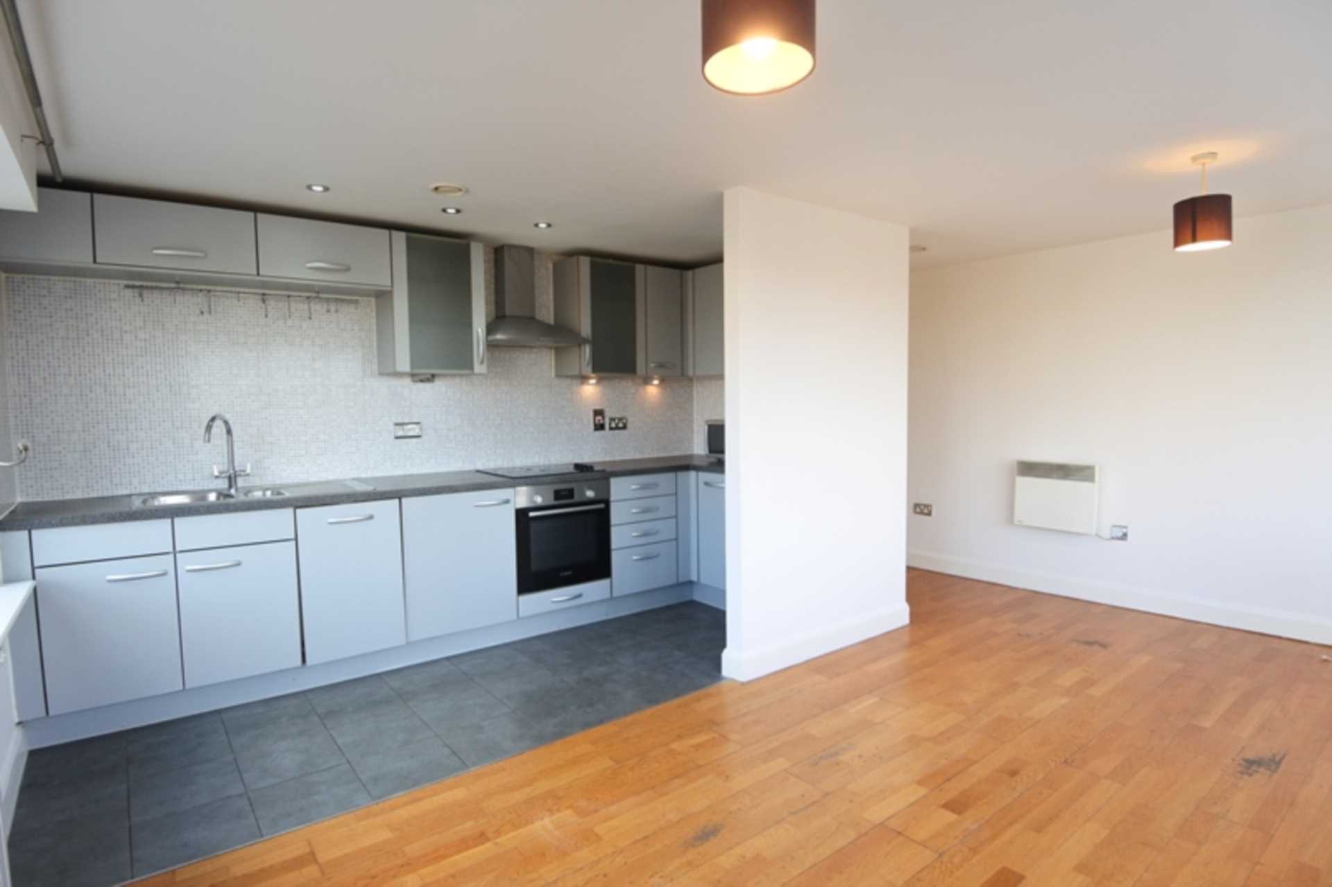 2 bed flat to rent | Heathcroft, London W5 Picure-1