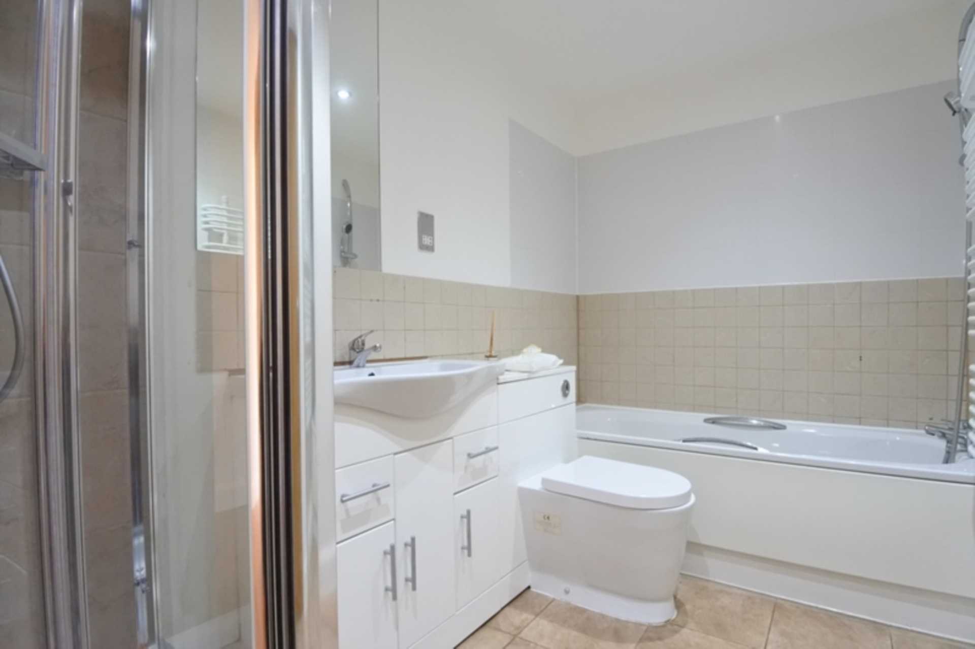 London W5 3BF 2 bed flat rental property internal/external image-5