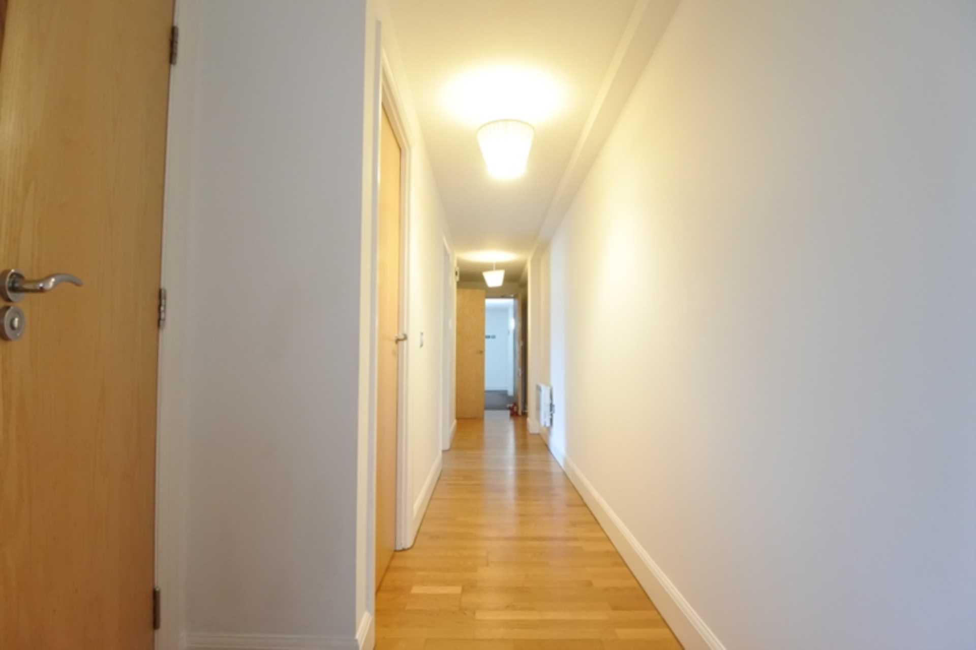 London W5 3BF 2 bed flat rental property internal/external image-6