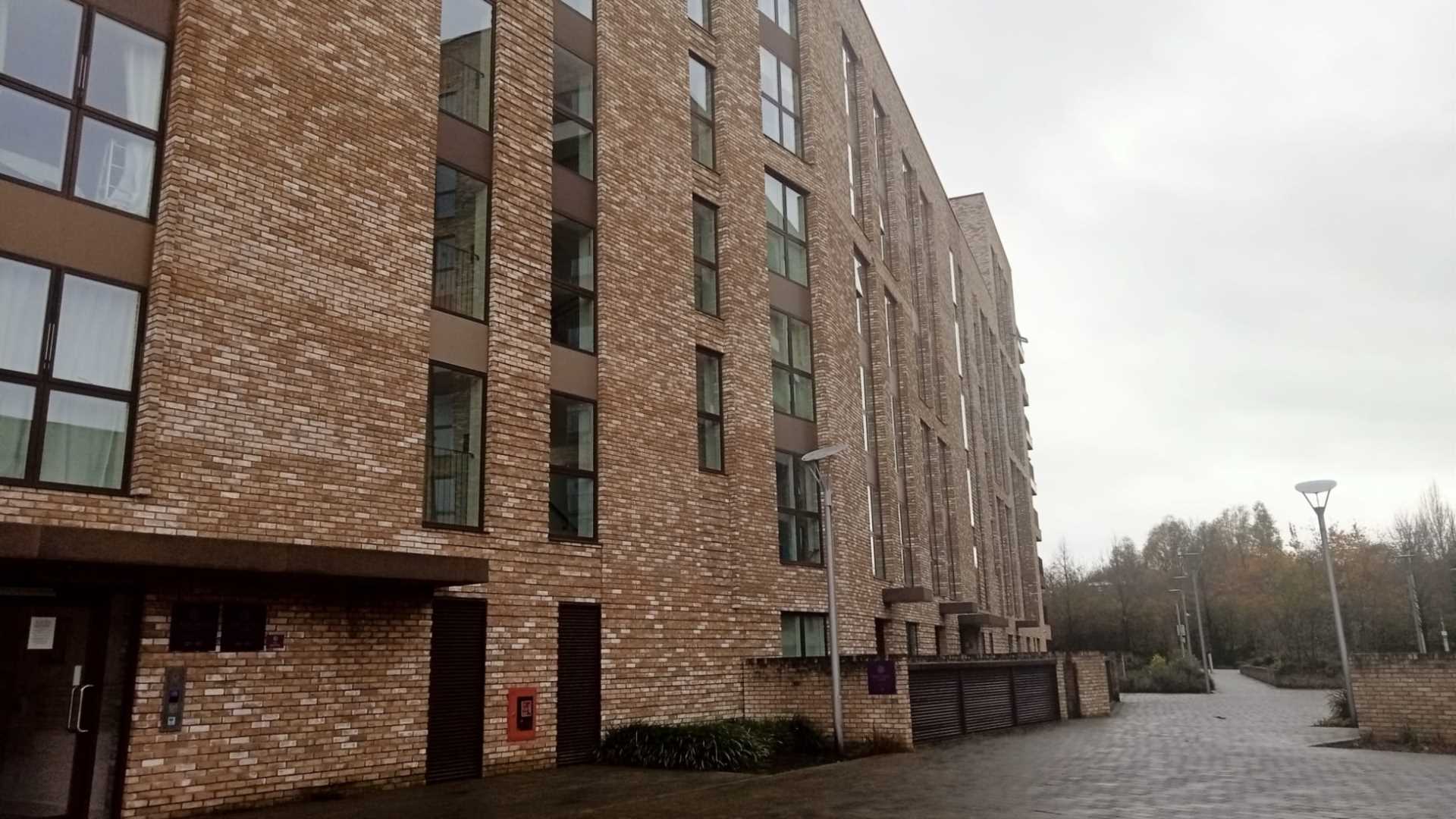 London NW10 7GB 2 bed flat rental property internal/external image-9