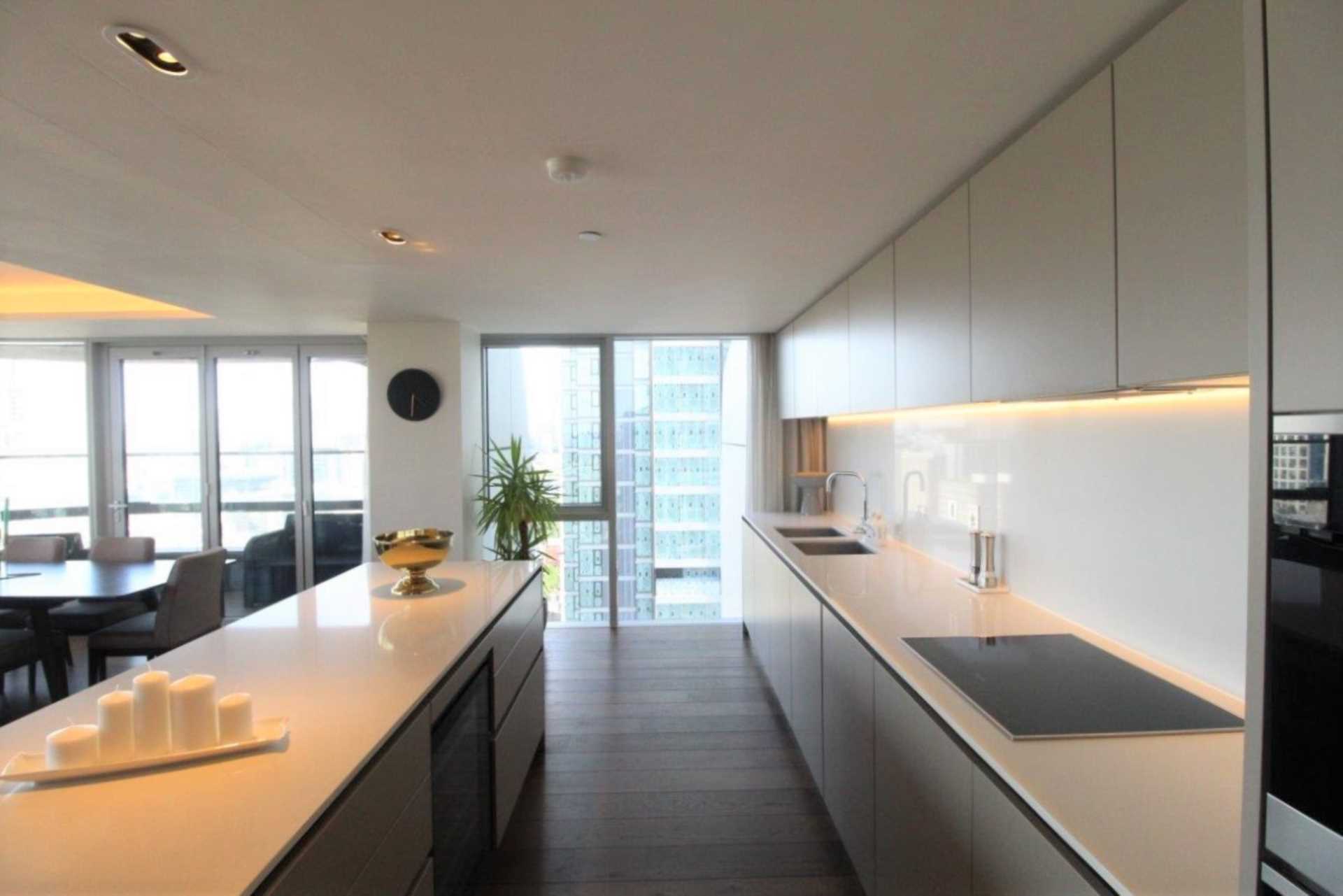 London EC1V 1AF 3 bed flat rental property internal/external image-4