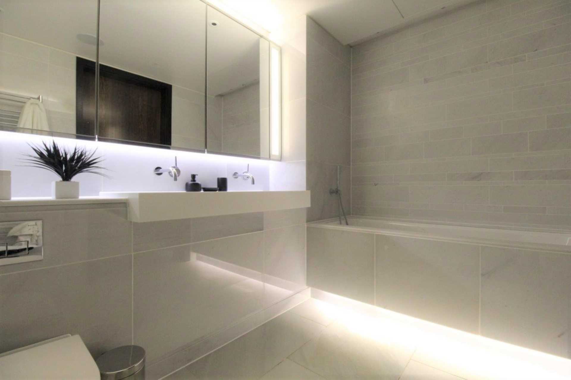 London EC1V 1AF 3 bed flat rental property internal/external image-5