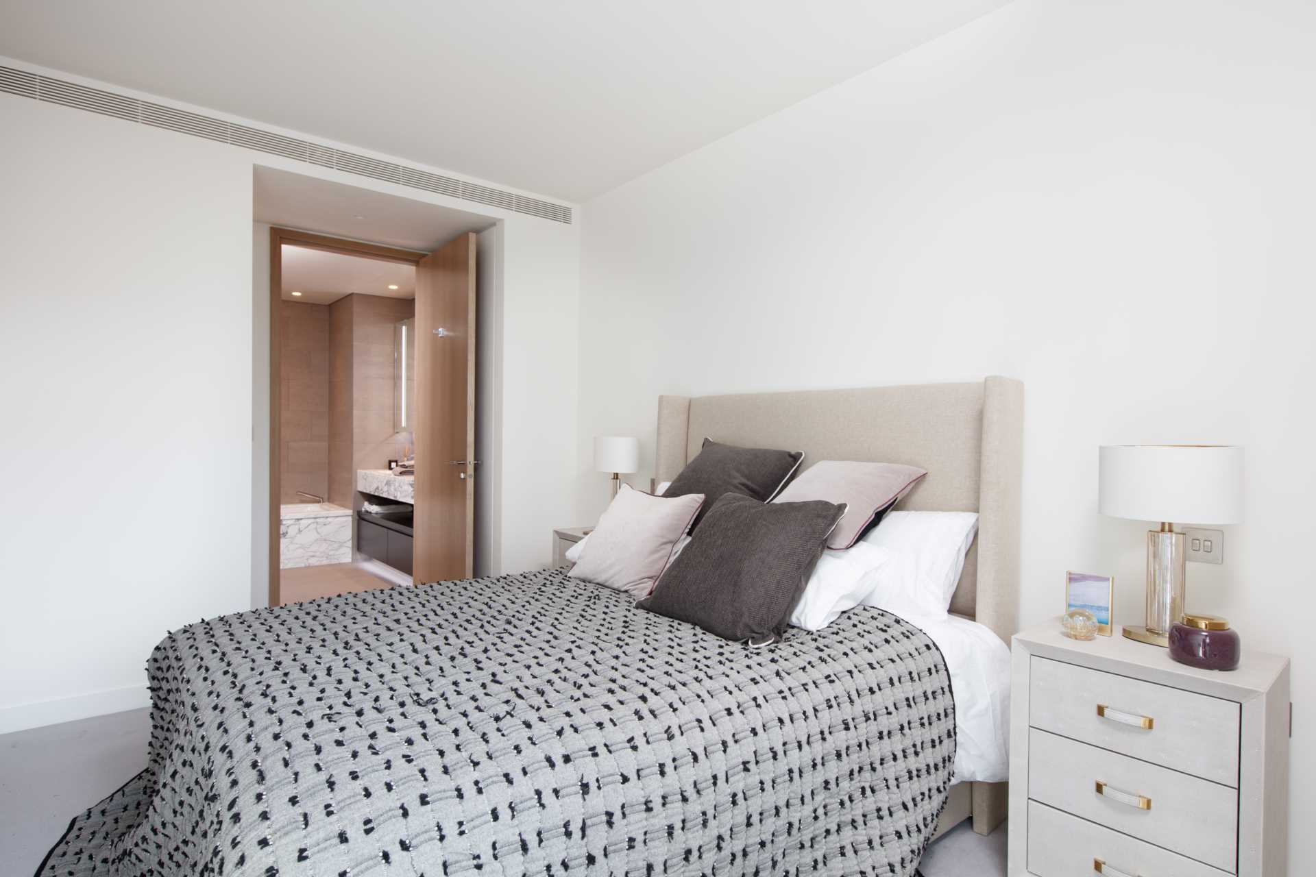 London EC2A 2BA 2 bed flat sales property internal/external image-7