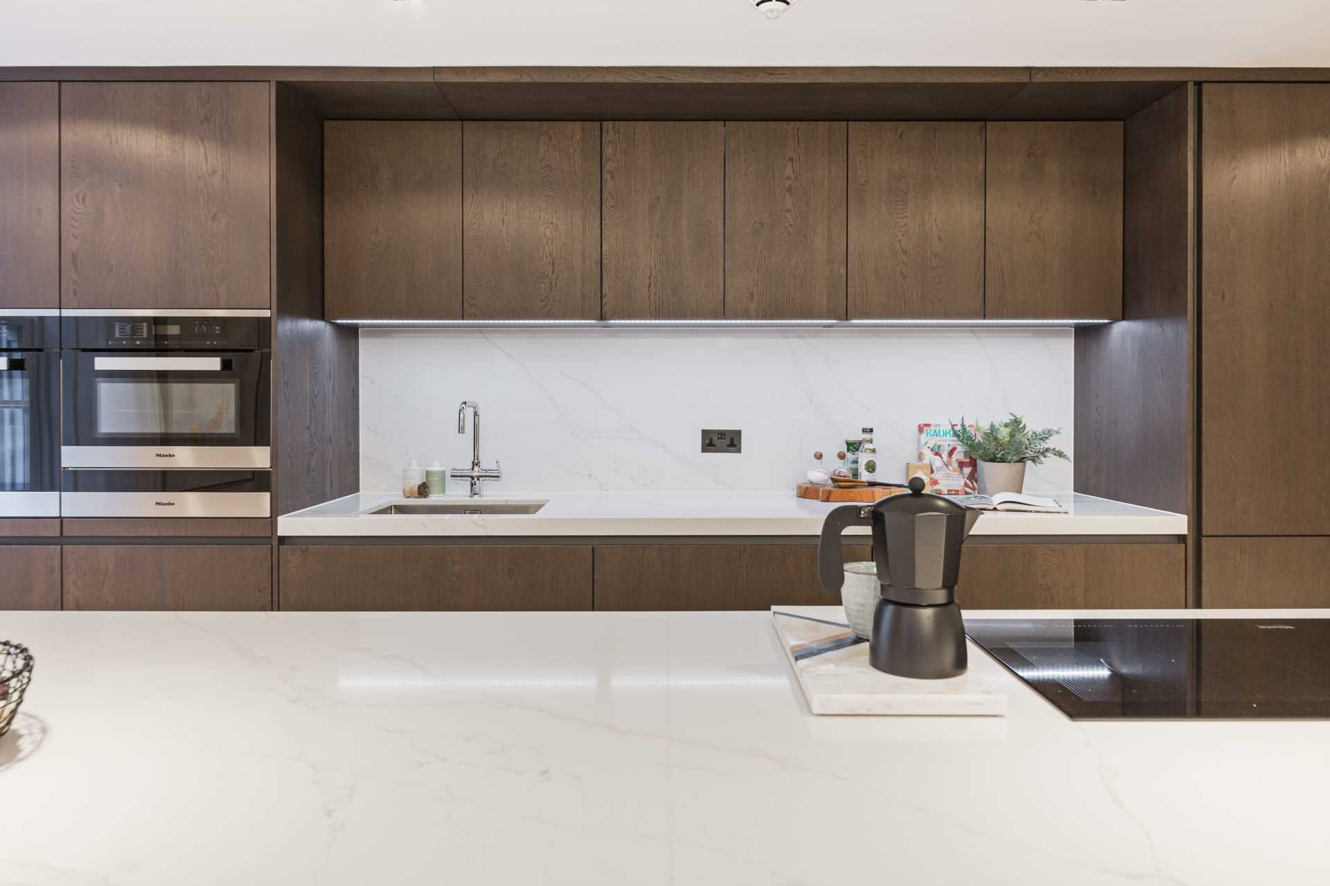 London W1W 5NA 1 bed block of apartments sales property internal/external image-3