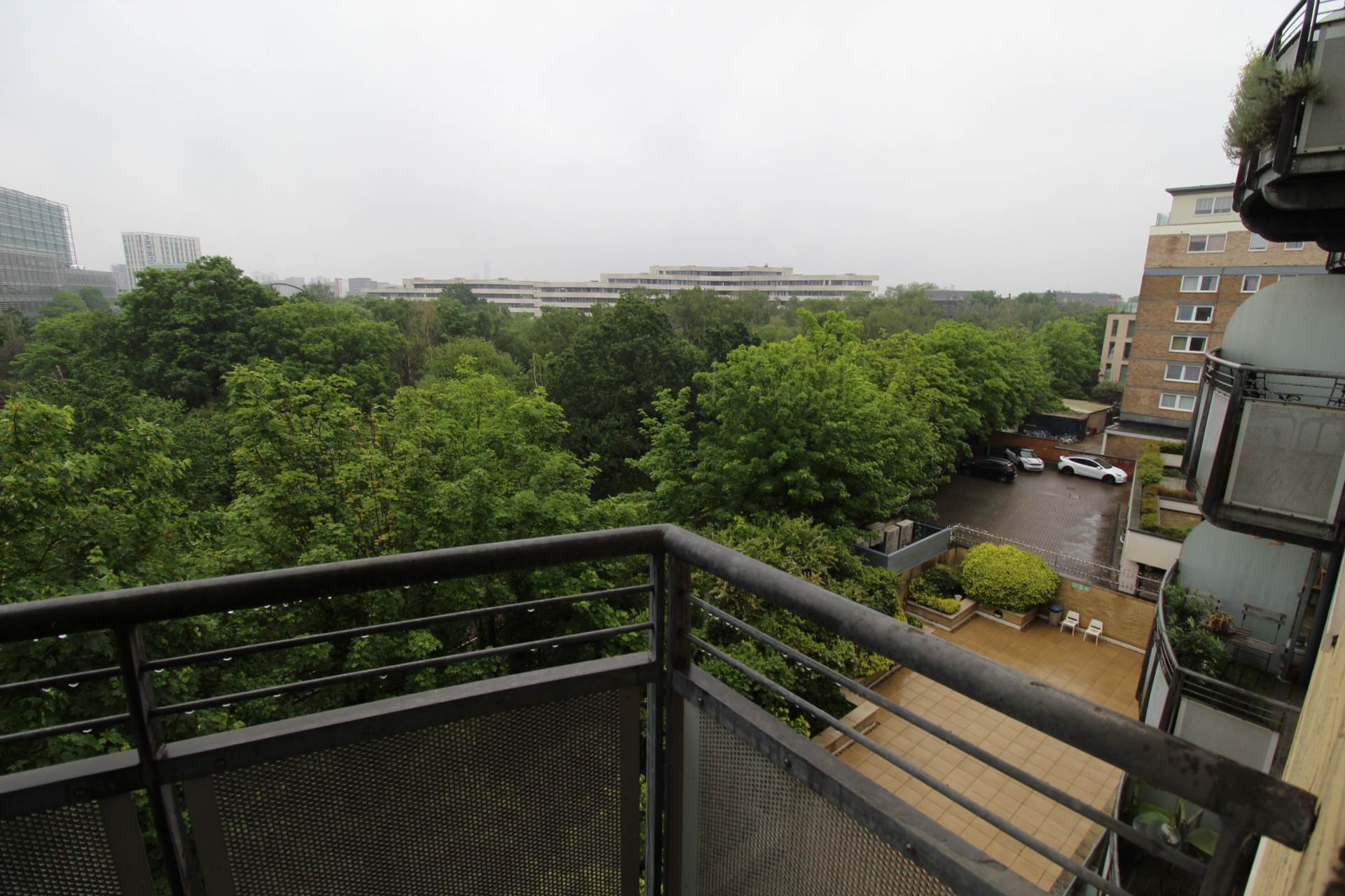 London W4 5RG 2 bed flat sales property internal/external image-12