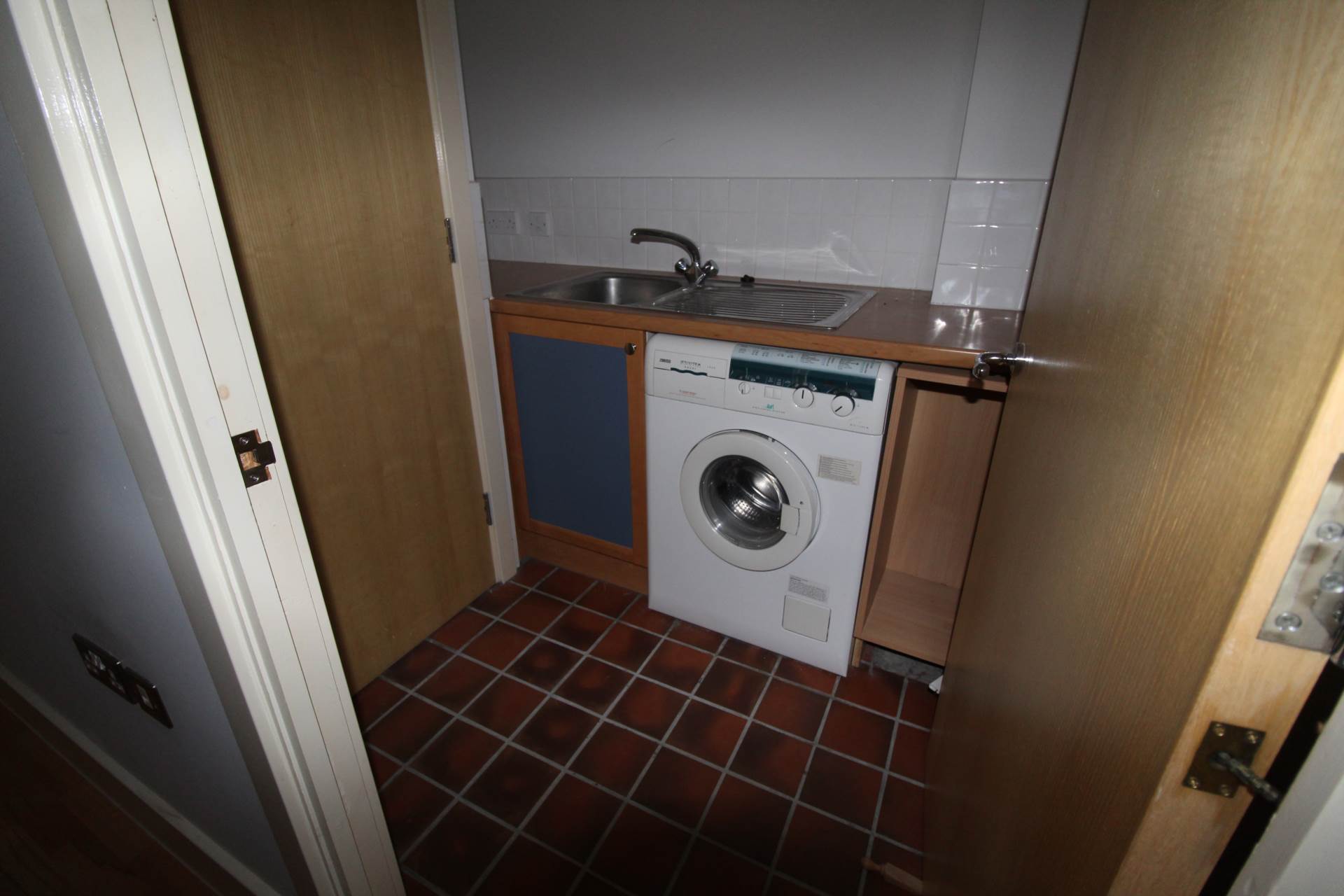 London W4 5RG 2 bed flat sales property internal/external image-13