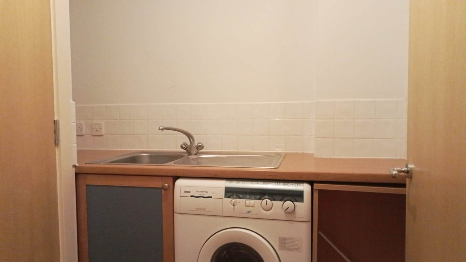 London W4 5RG 2 bed flat sales property internal/external image-19