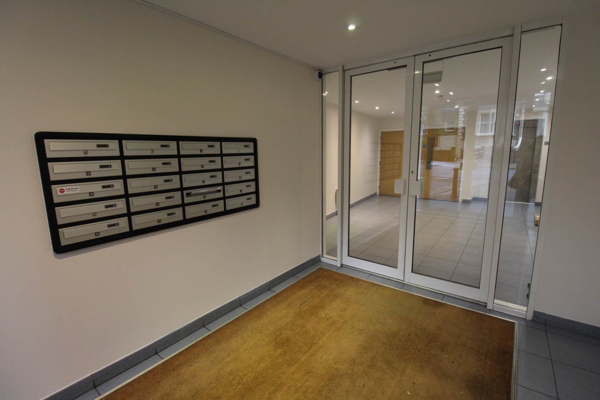 London W4 5RG 2 bed flat sales property internal/external image-20