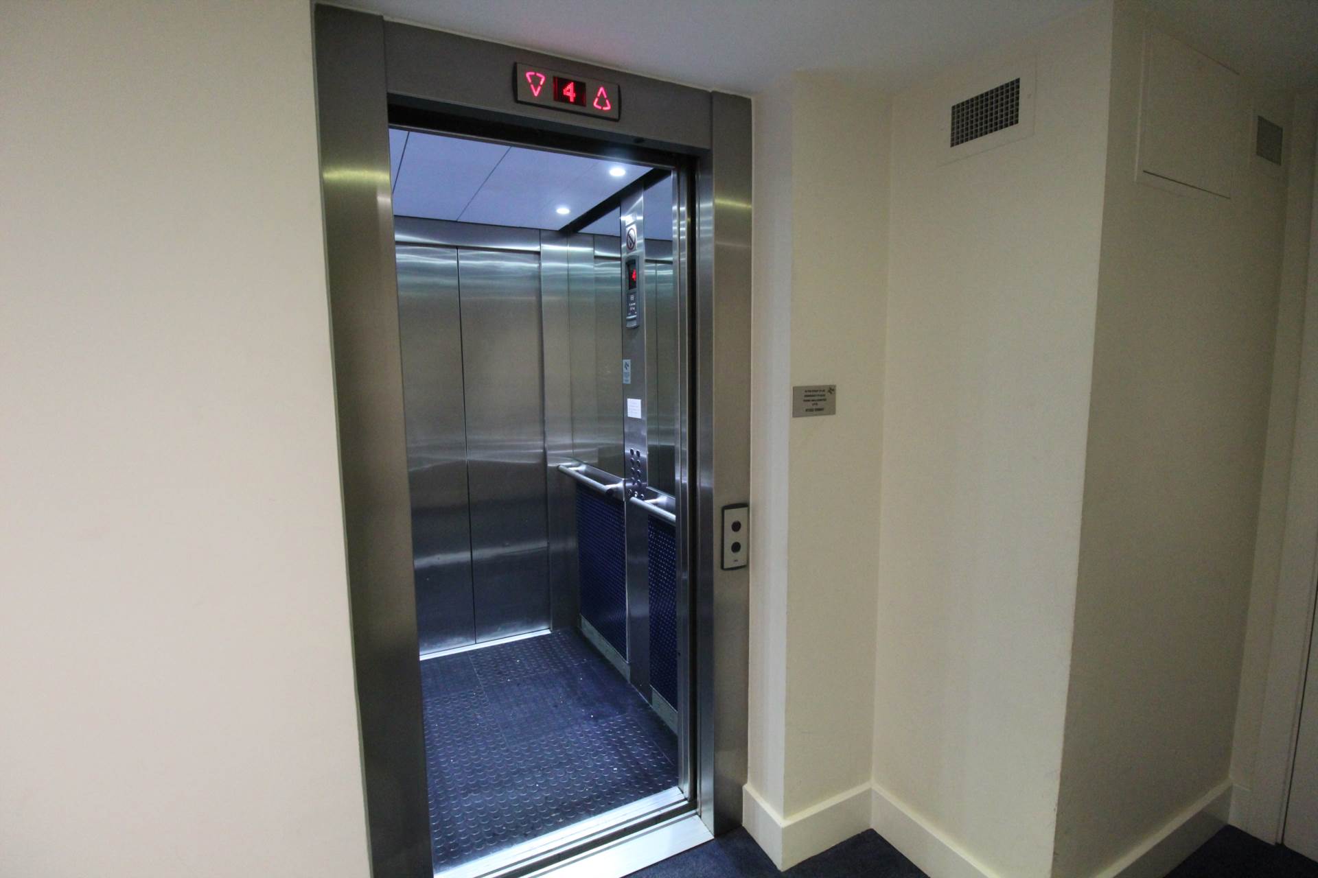 London W4 5RG 2 bed flat sales property internal/external image-21
