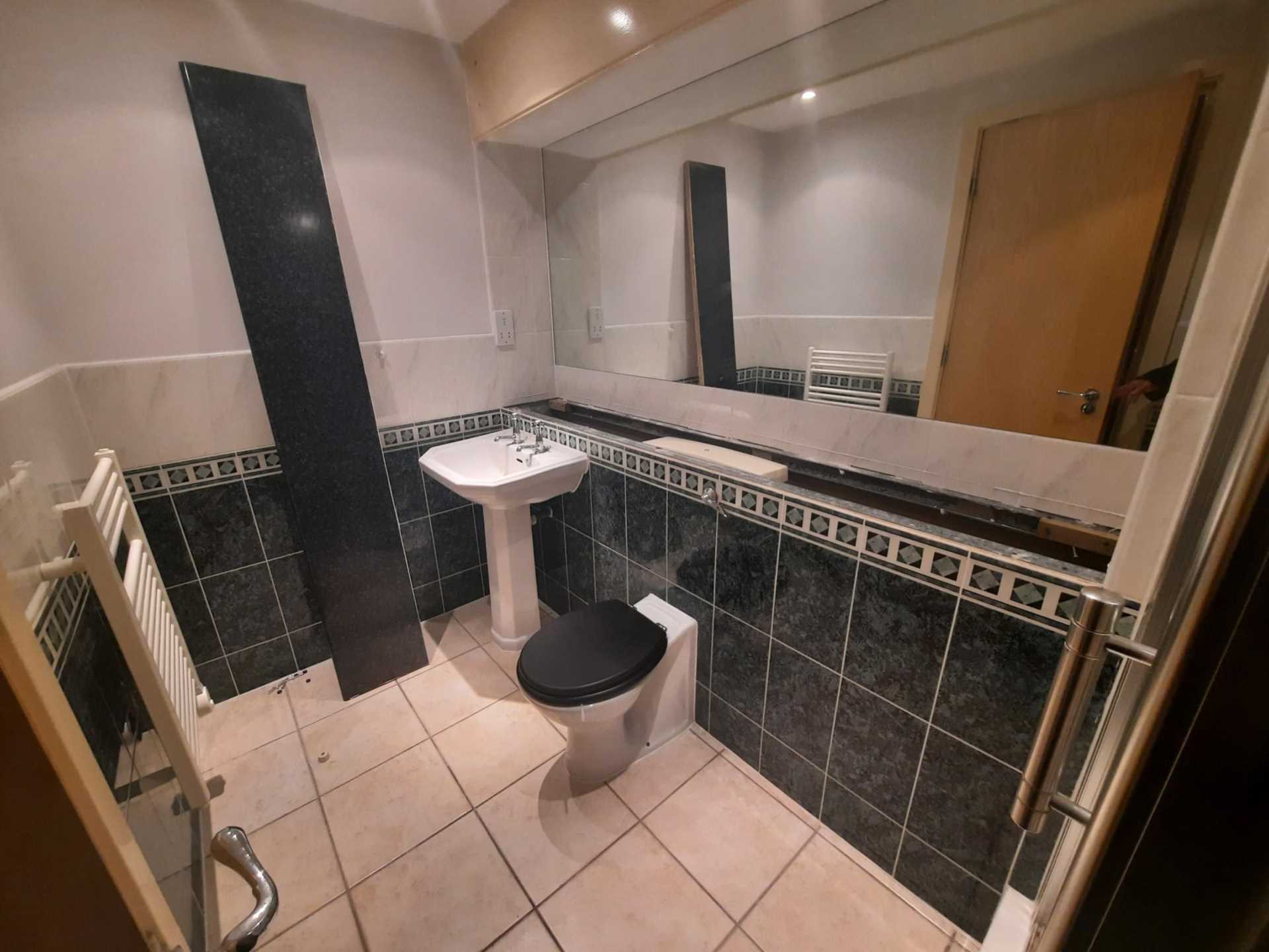 London W4 5RG 2 bed flat sales property internal/external image-4