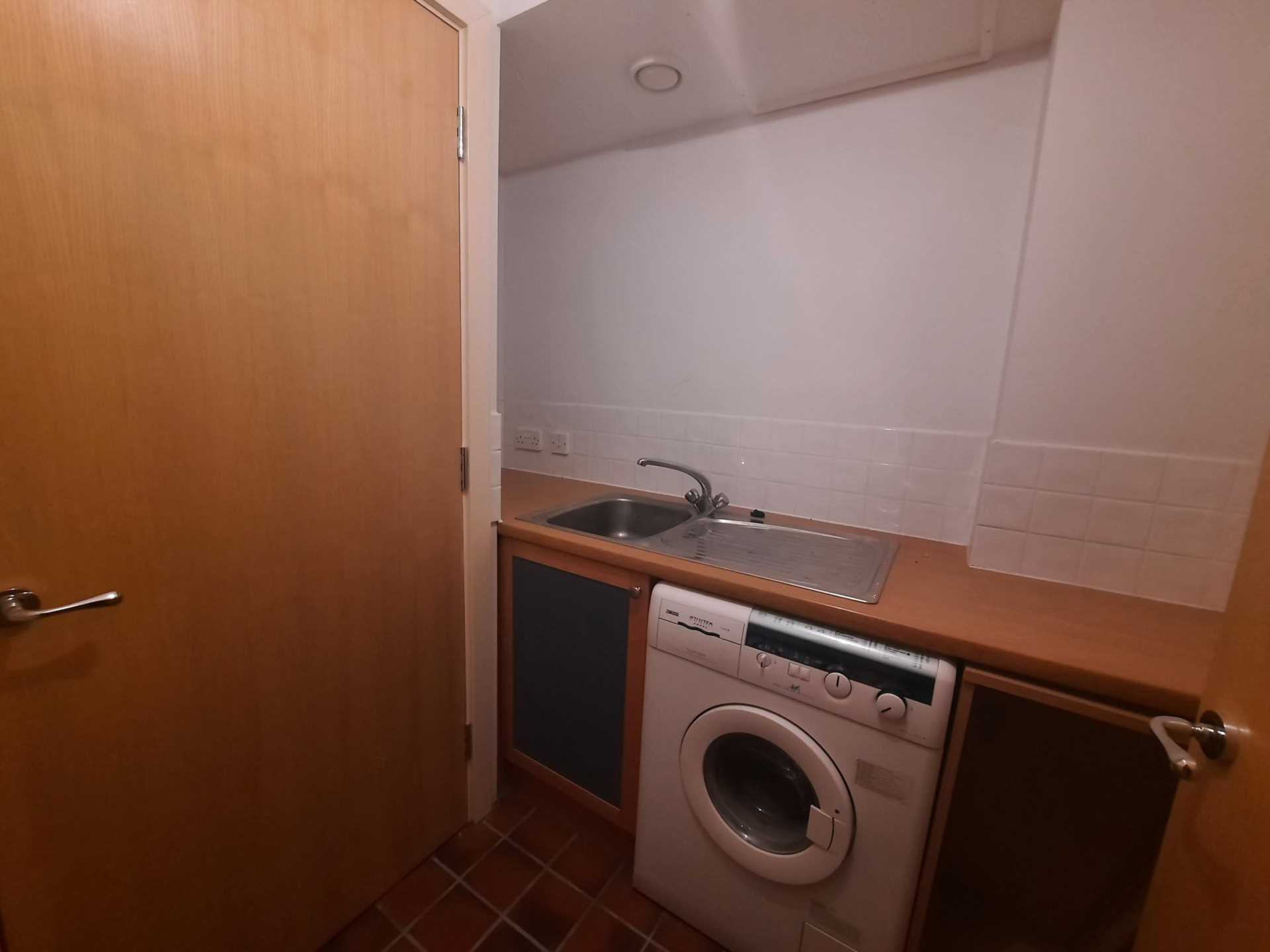 London W4 5RG 2 bed flat sales property internal/external image-5