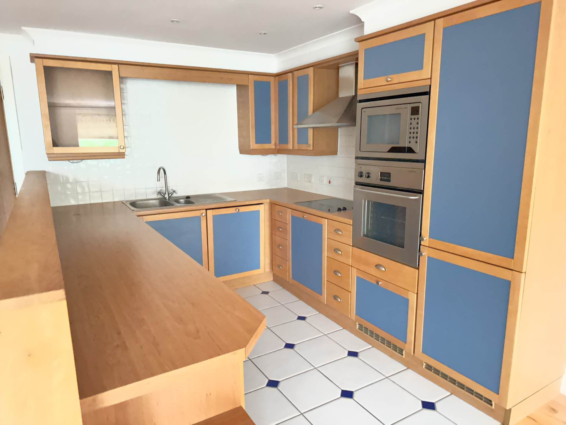 London W4 5RG 2 bed flat sales property internal/external image-6
