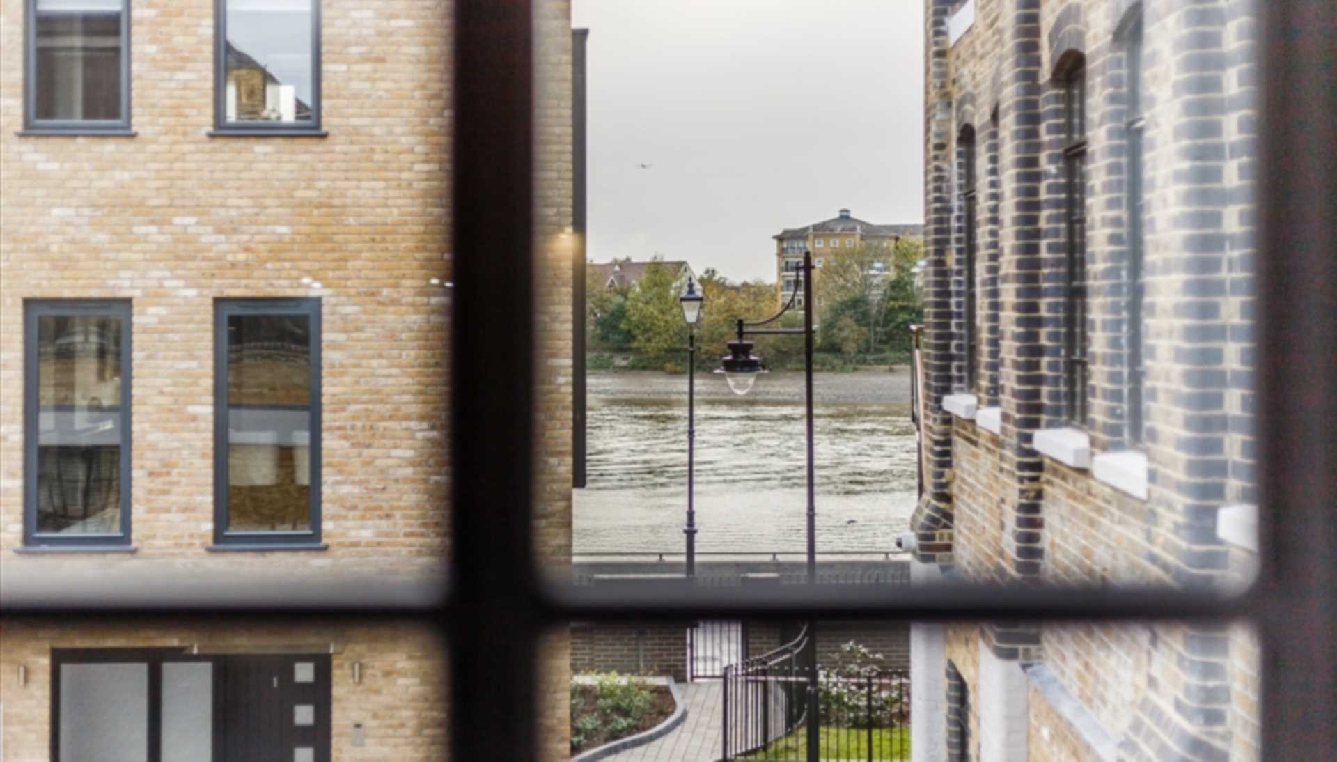 London W6 9UF 2 bed flat rental property internal/external image-7