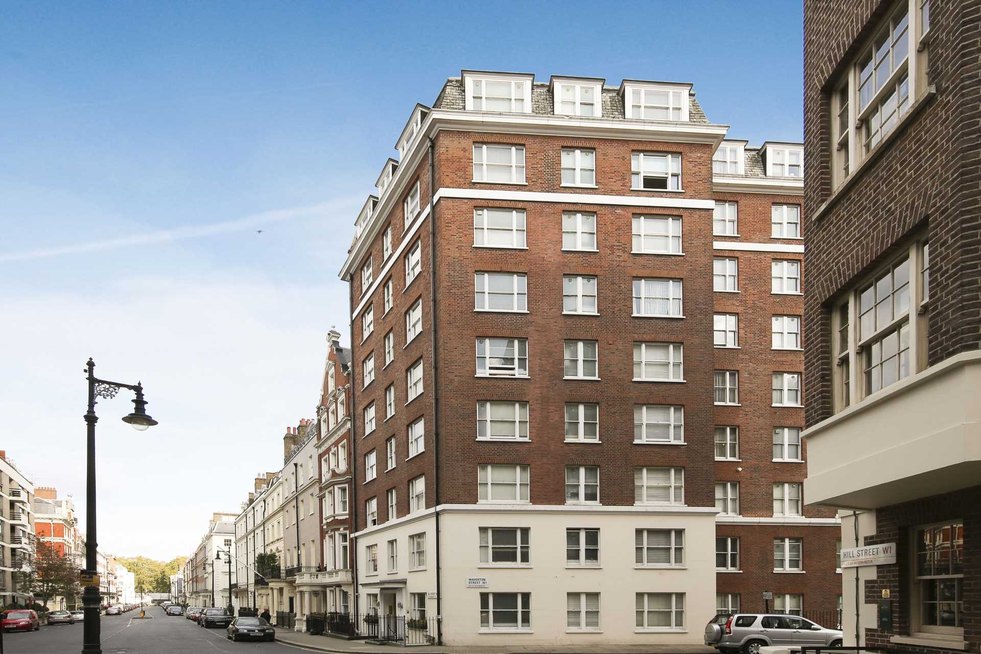 London W1J 5LZ 2 bed flat rental property internal/external image-2