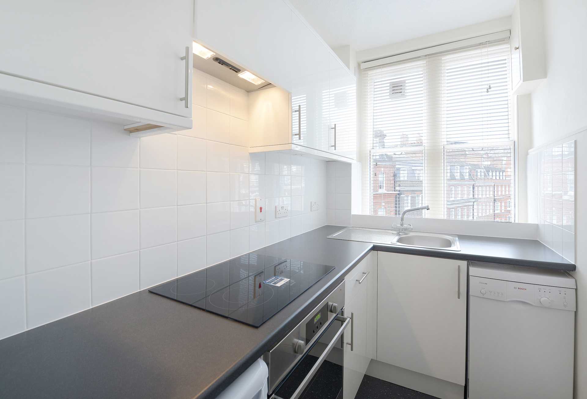 London W1J 5LZ 2 bed flat rental property internal/external image-9