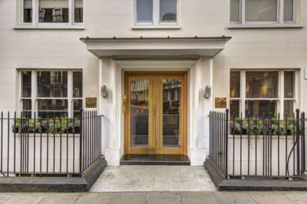 2 bed flat to rent in London W1J