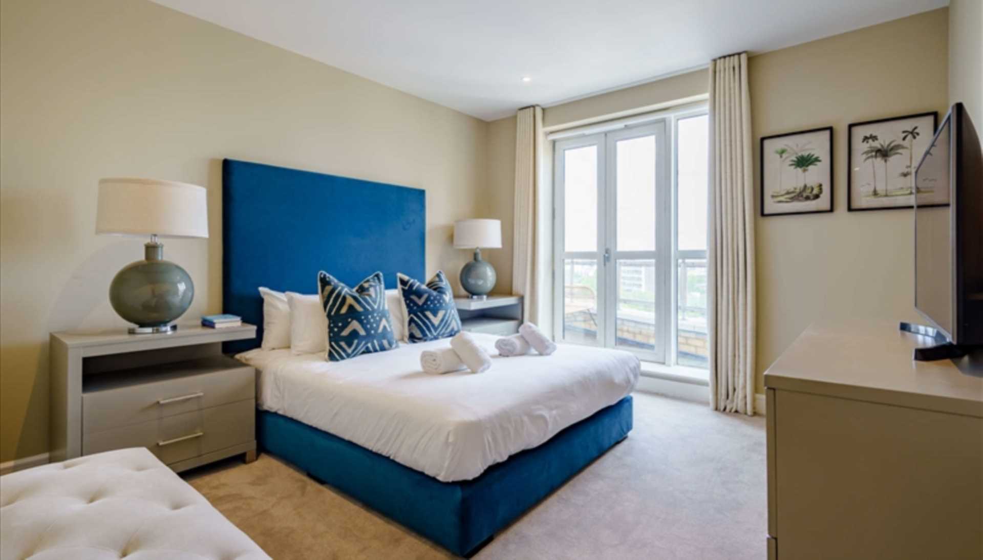 London E14 8RW 2 bed flat rental property internal/external image-4