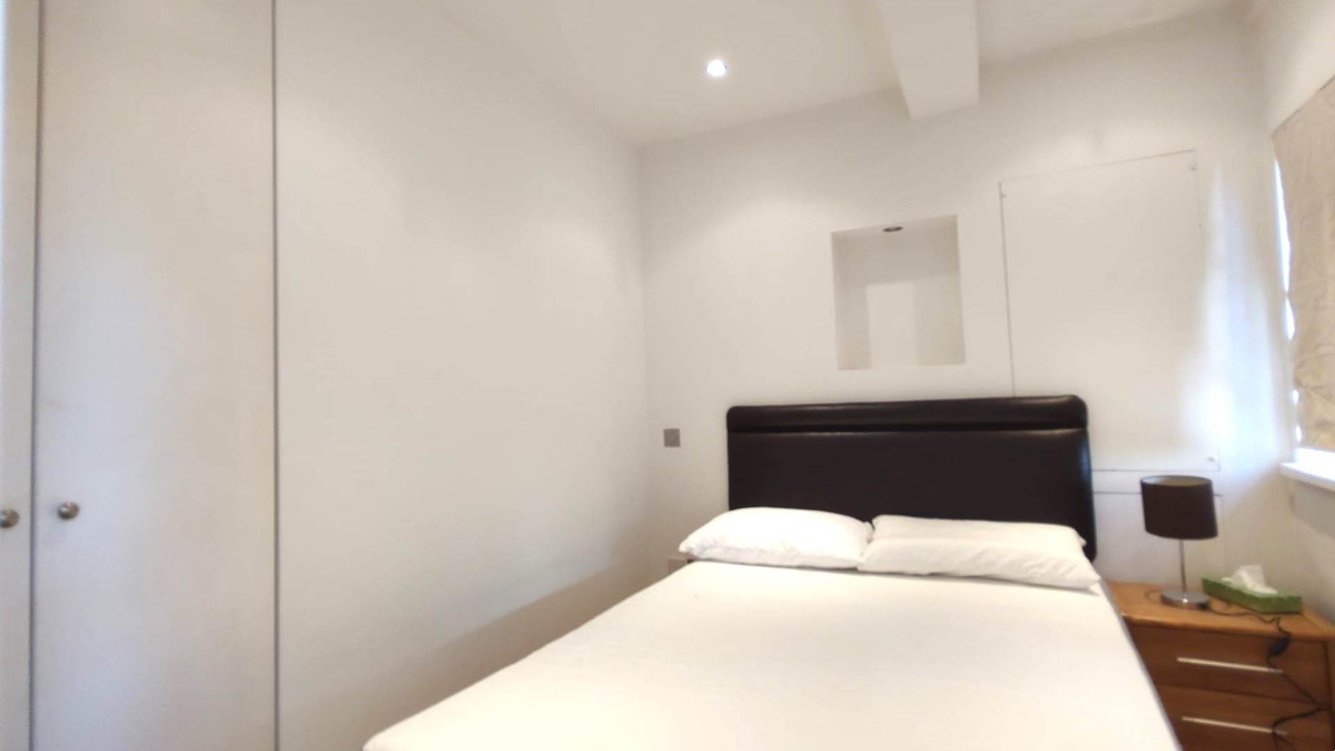 London SW3 3AX 1 bed flat rental property internal/external image-5