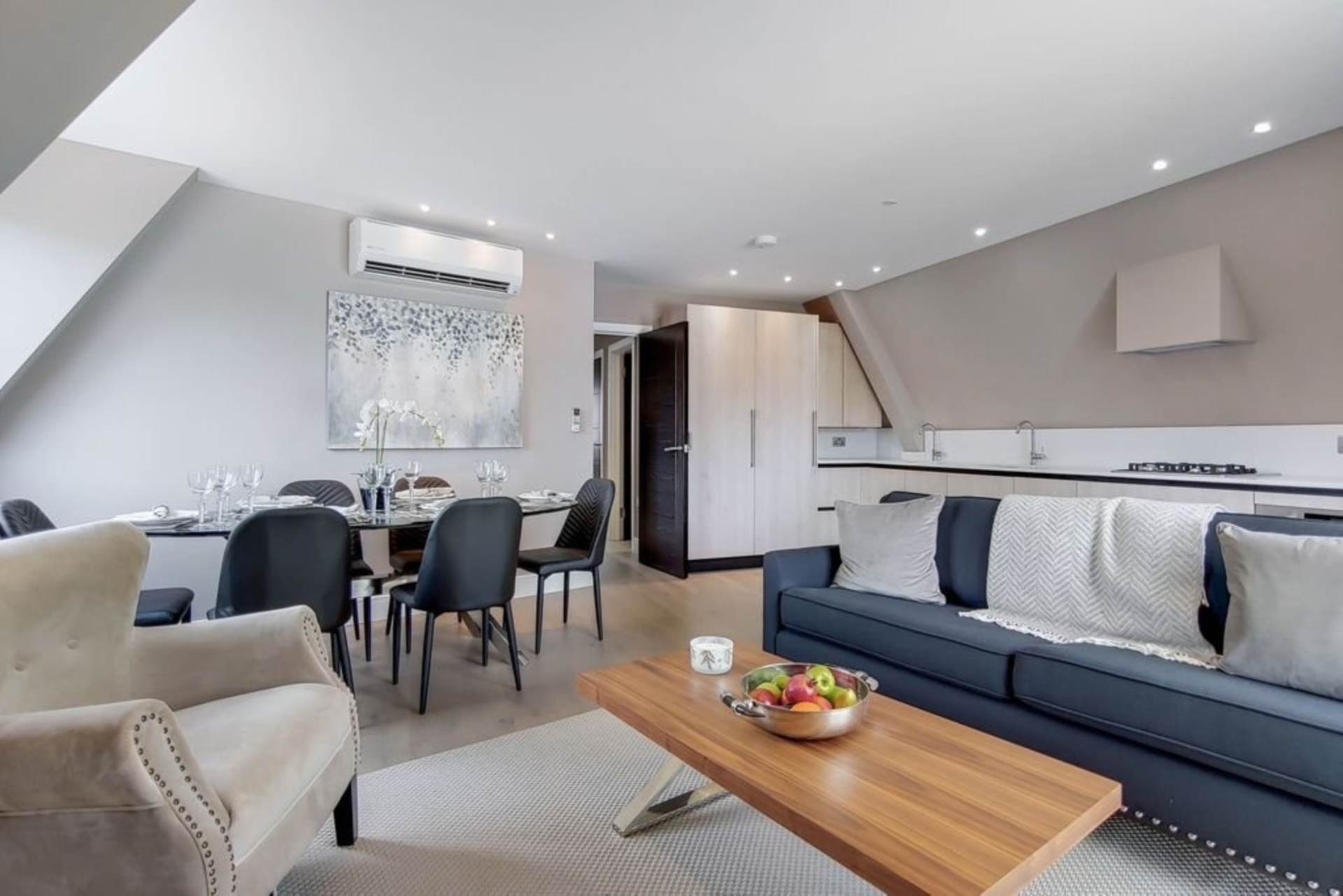 ロンドン NW11 9QU 3ベッドフラット 賃貸物件の内外装写真-1