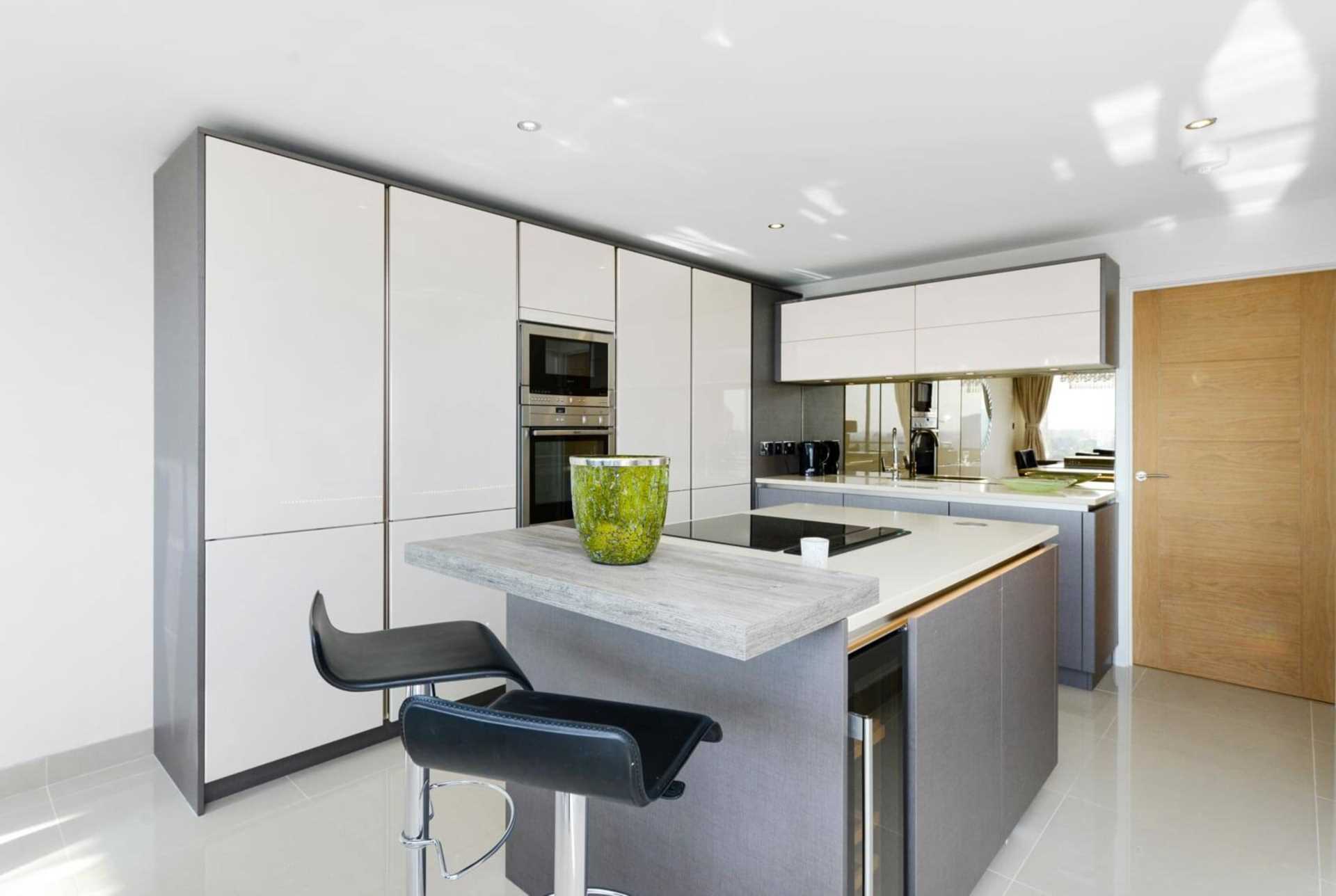 London NW3 6HT 2 bed flat rental property internal/external image-2