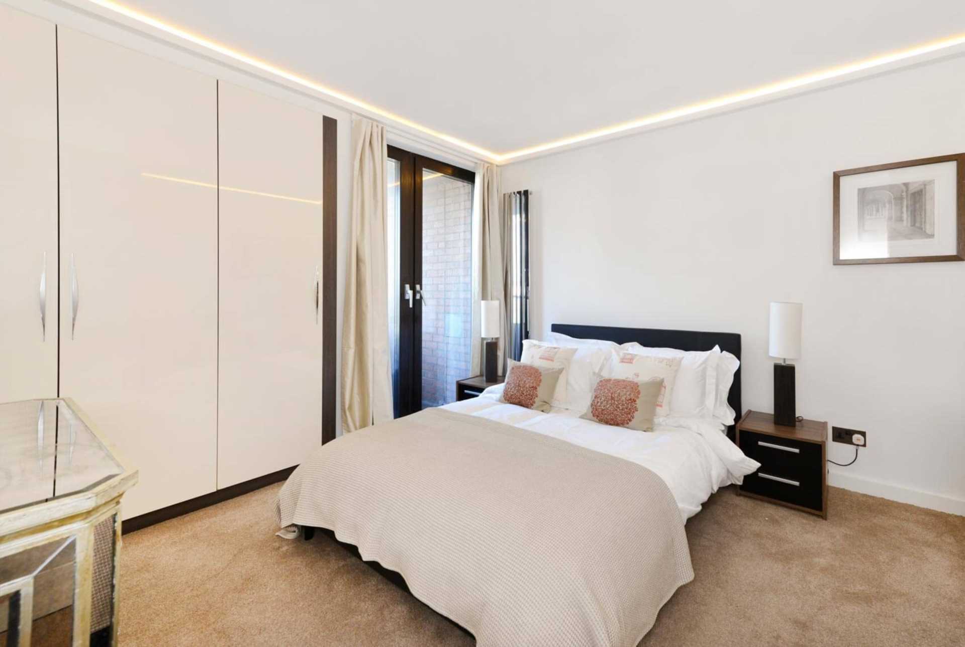 London NW3 6HT 2 bed flat rental property internal/external image-4