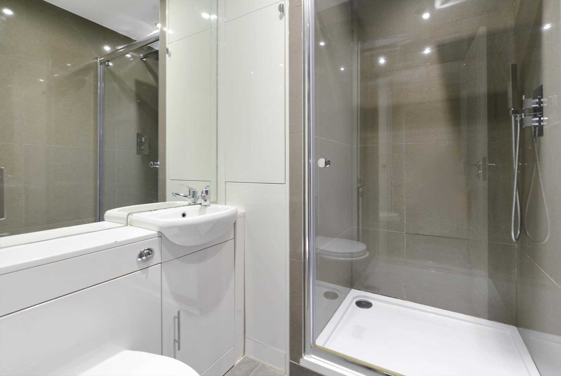 London NW3 6HT 2 bed flat rental property internal/external image-7