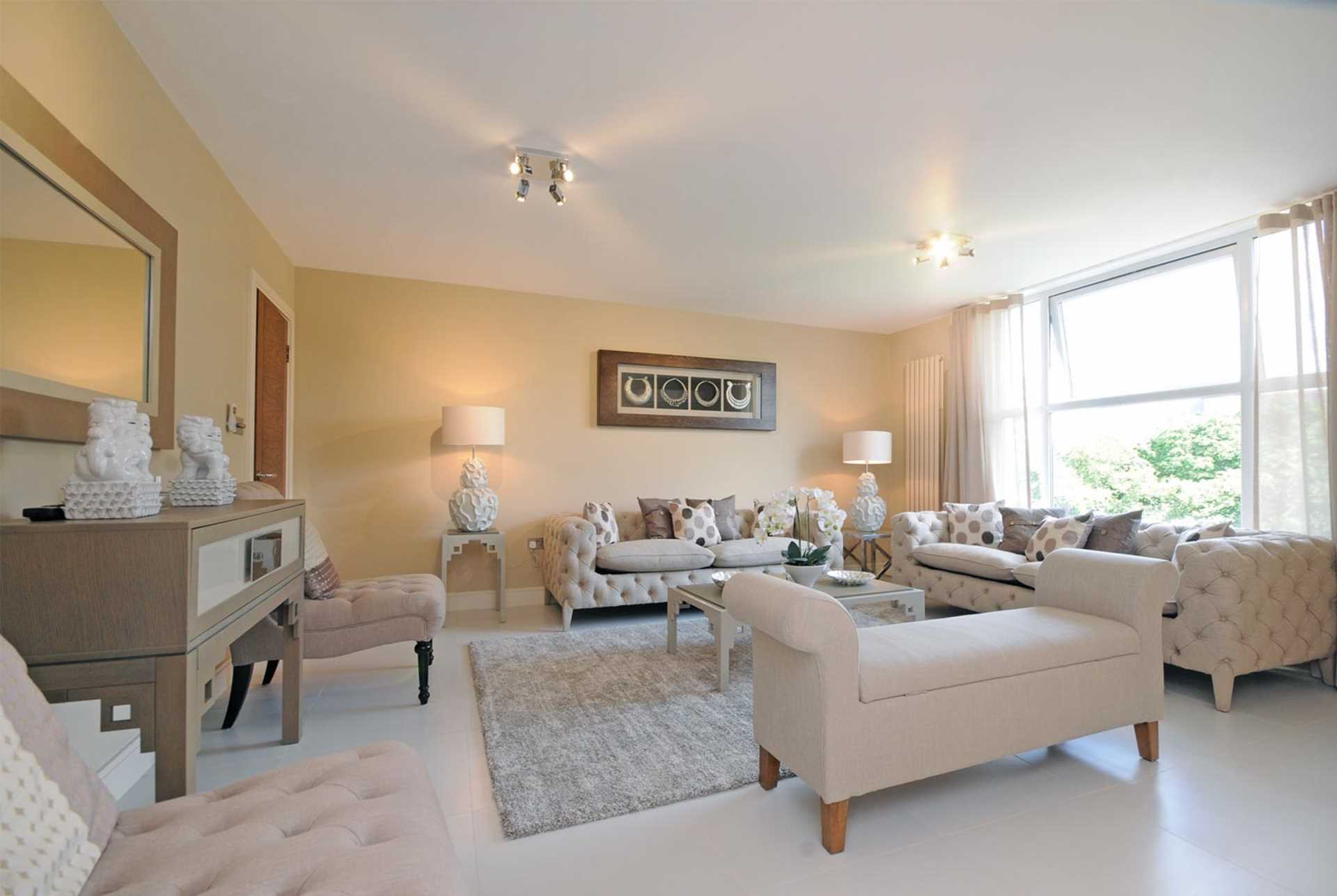 London NW8 6NG 3 bed flat rental property internal/external image-1
