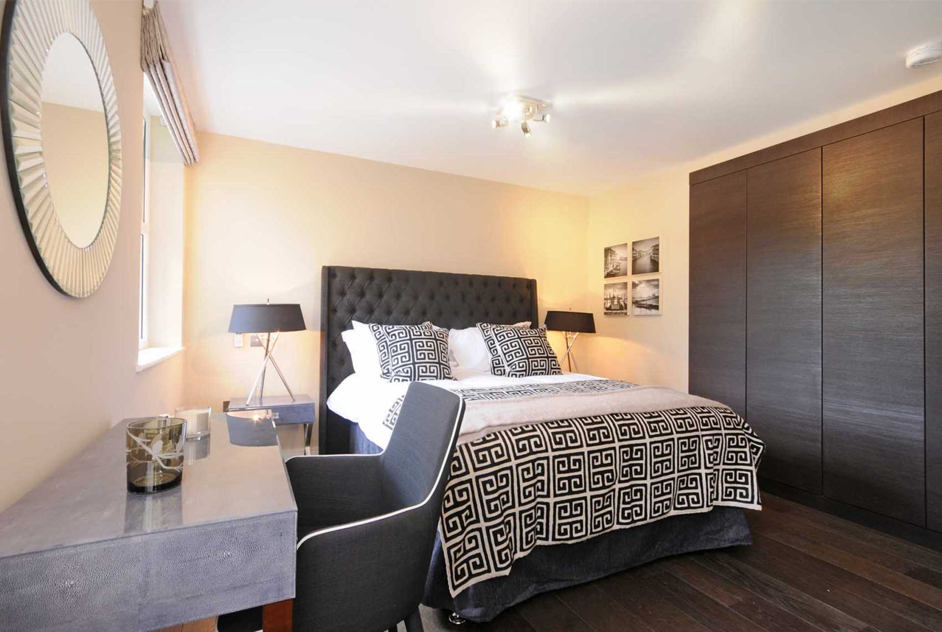 London NW8 6NG 3 bed flat rental property internal/external image-4