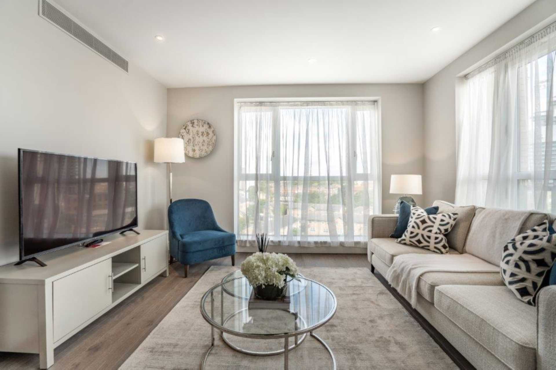 London E14 8RW 2 bed flat rental property internal/external image-2