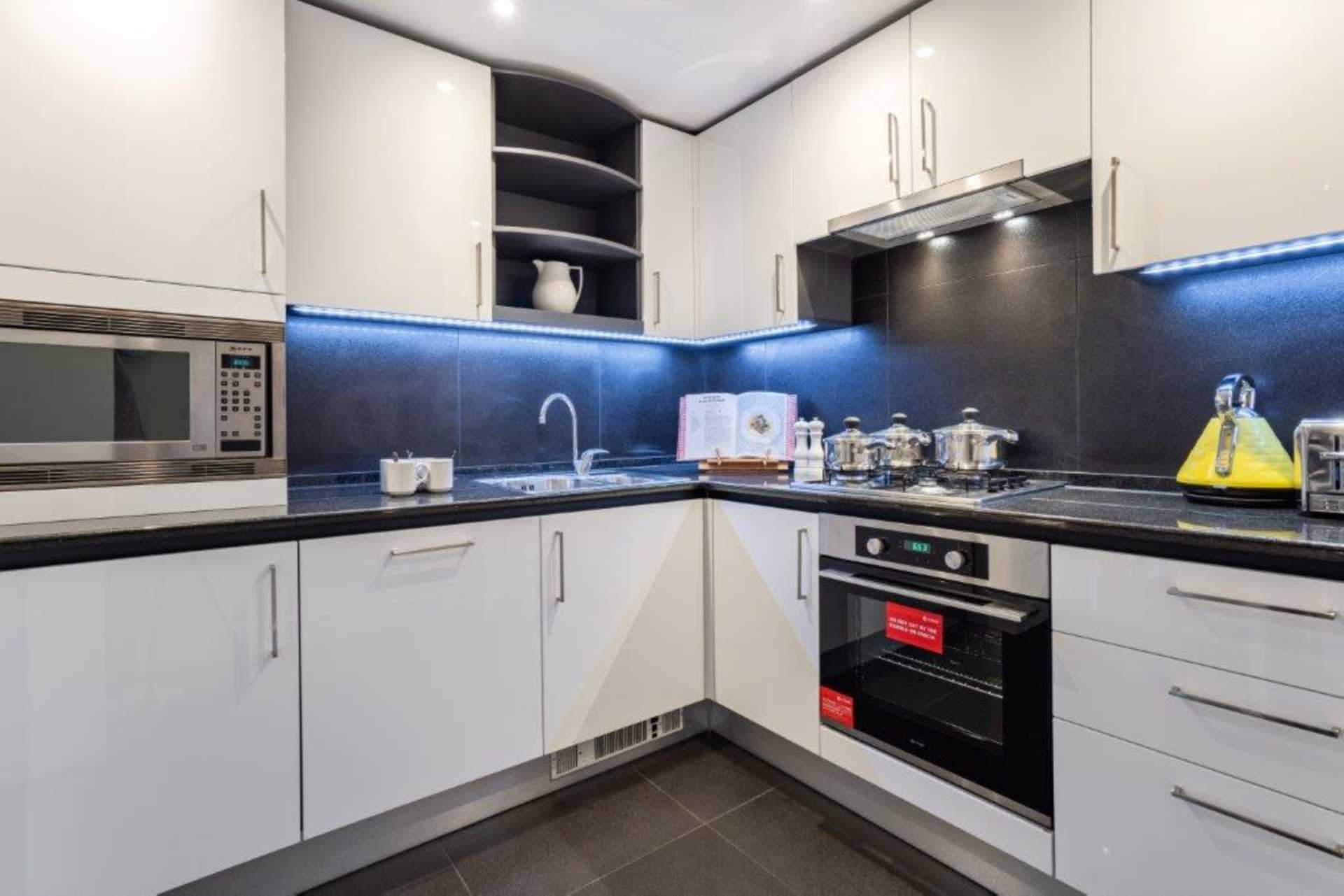 London E14 8RW 2 bed flat rental property internal/external image-3