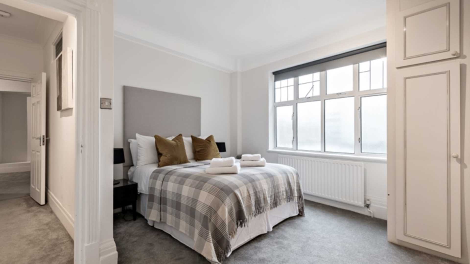 London NW8 7HY 2 bed flat rental property internal/external image-2