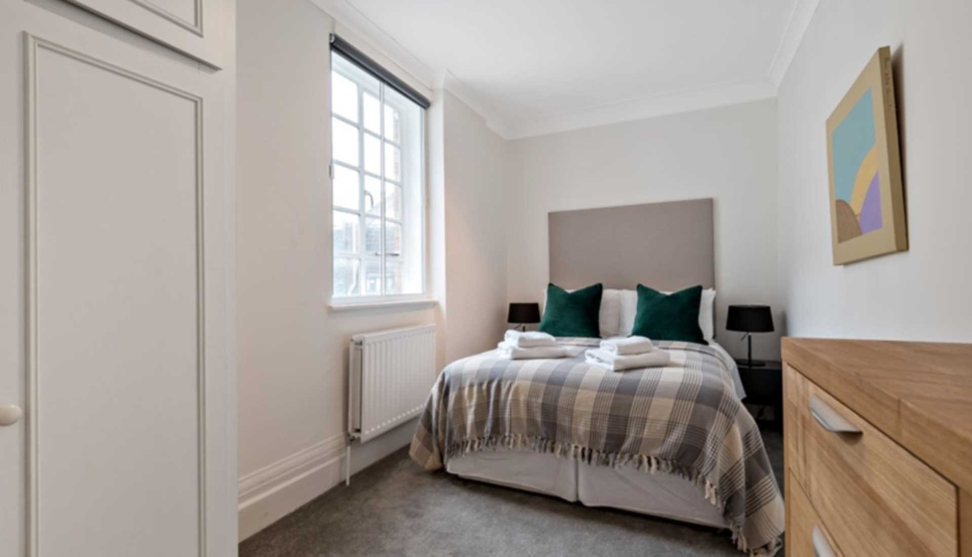 London NW8 7HY 2 bed flat rental property internal/external image-3