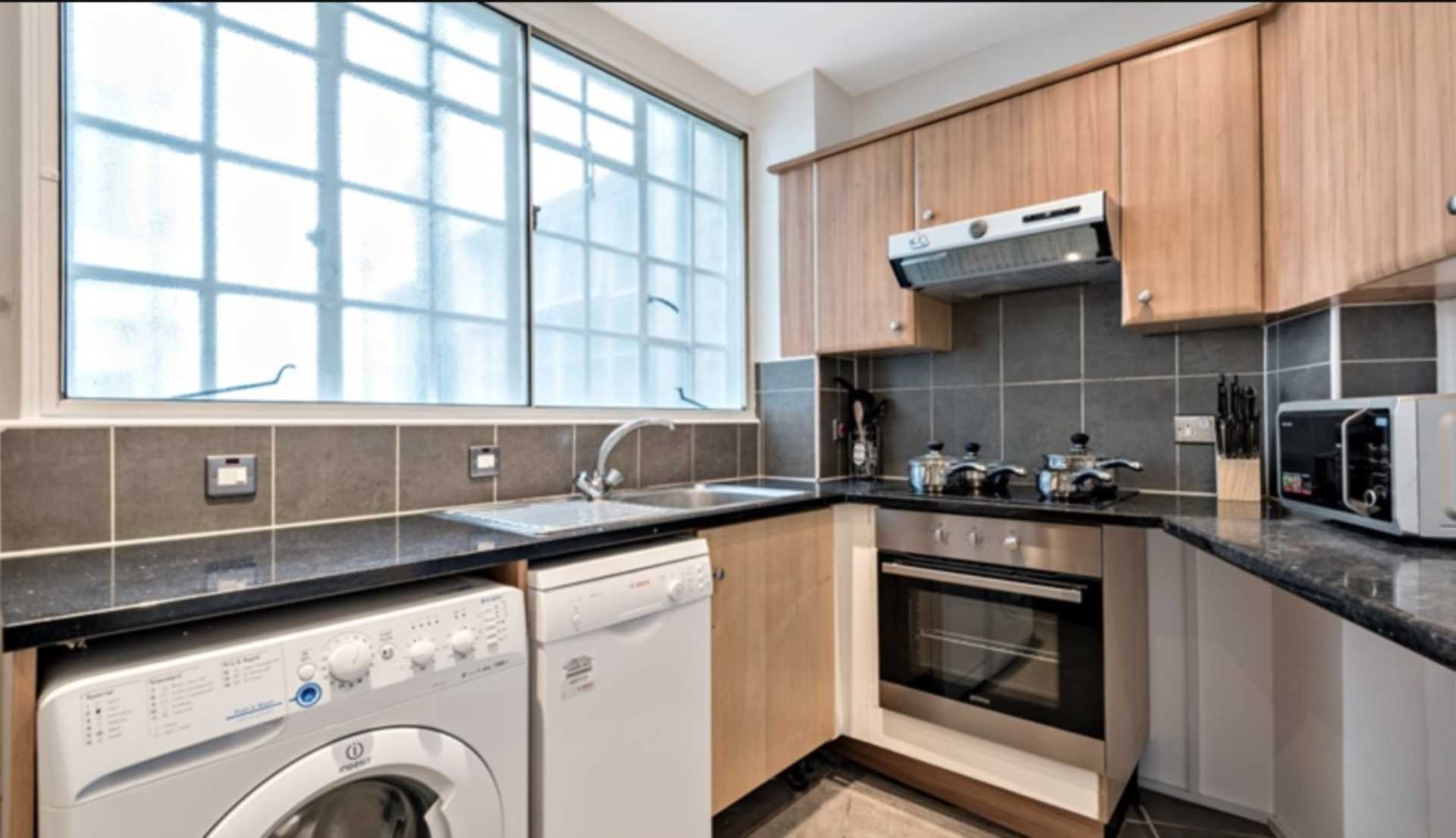 London NW8 7HY 2 bed flat rental property internal/external image-4