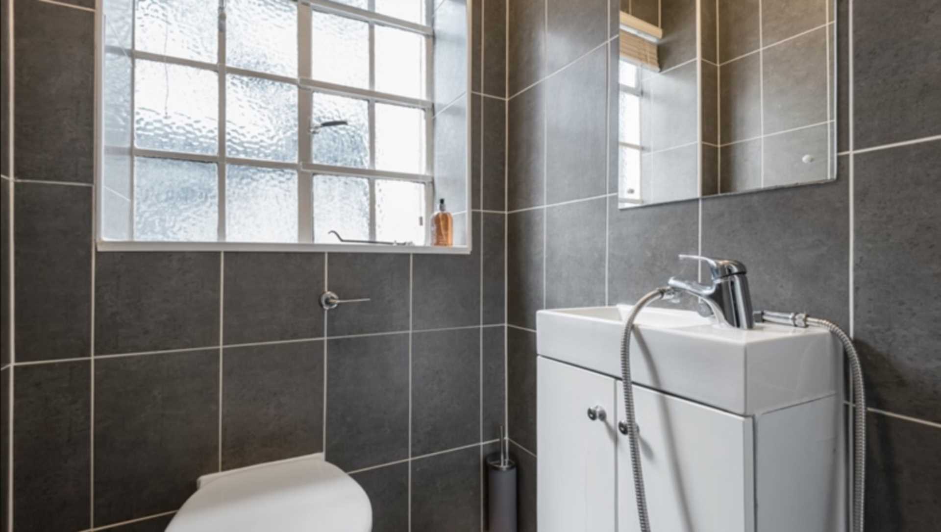 London NW8 7HY 2 bed flat rental property internal/external image-6